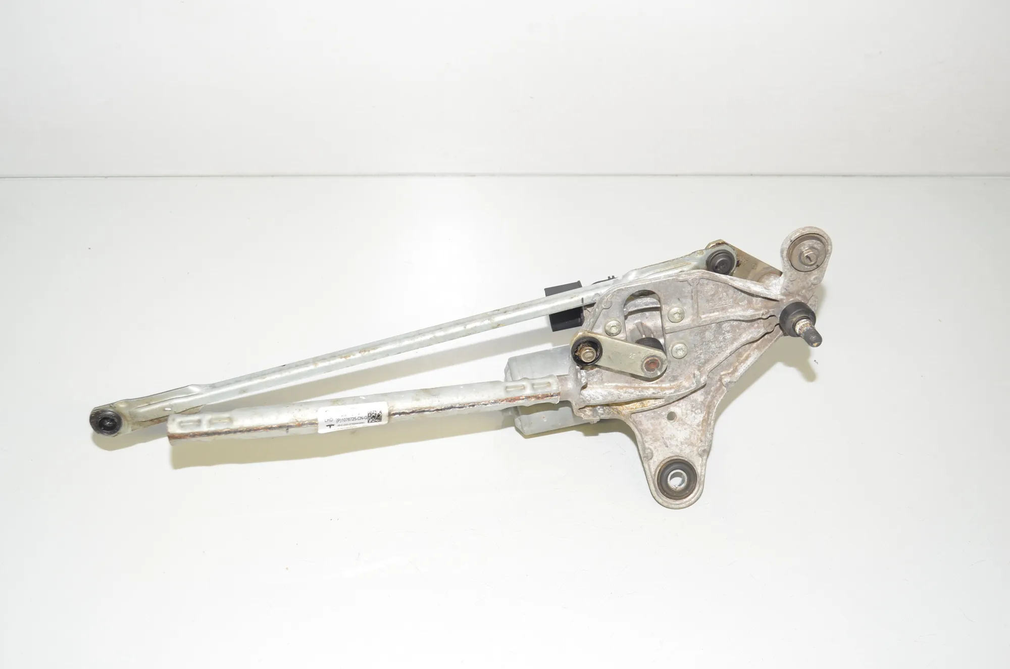 Front Windshield Wiper Mechanism – OEM 1076725-CN-G · TESLA MODEL 3 (2018 - -) EV 2021 – 4