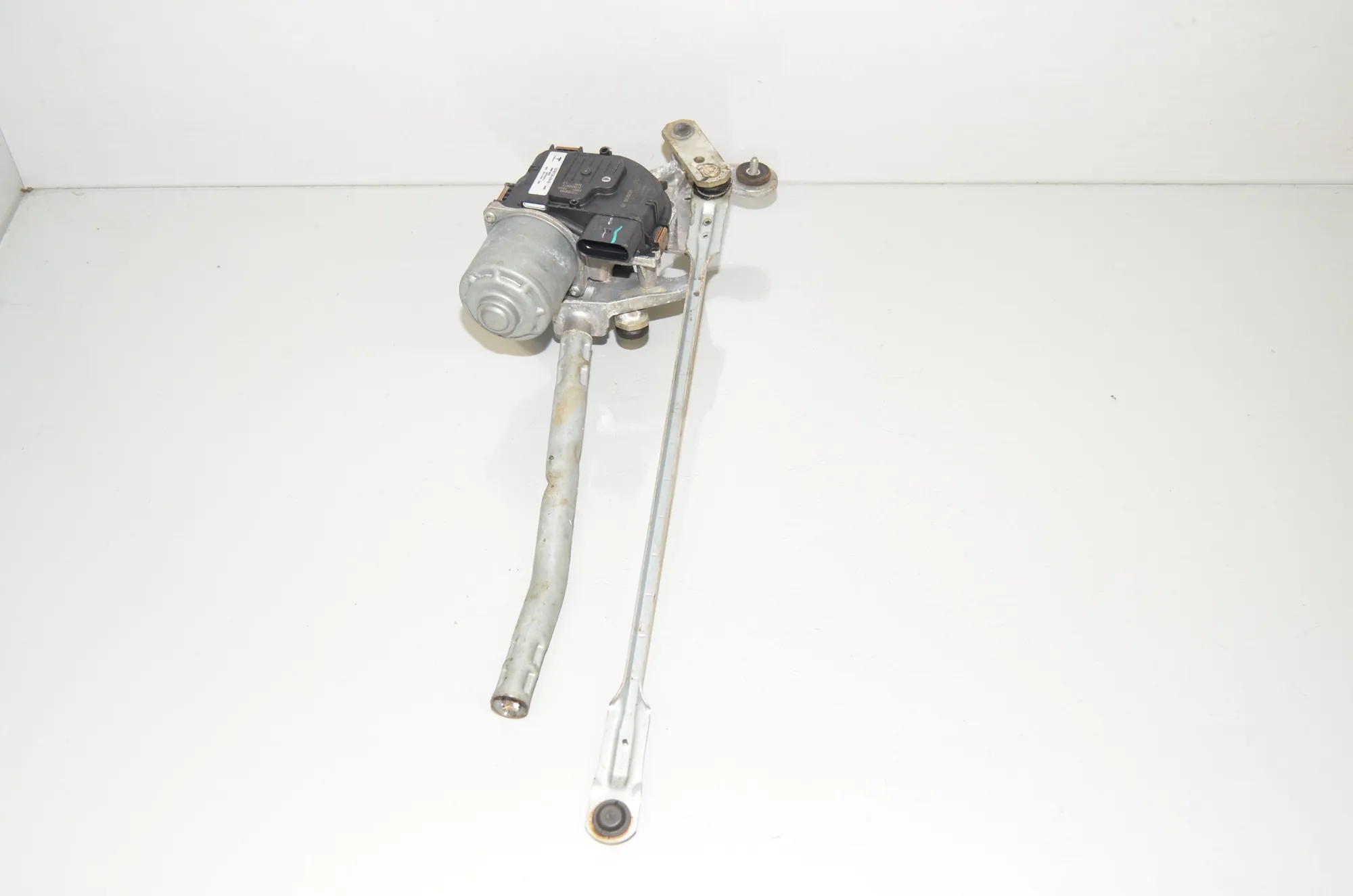 Front Windshield Wiper Mechanism – OEM 1076725-CN-G · TESLA MODEL 3 (2018 - -) EV 2021 – 2