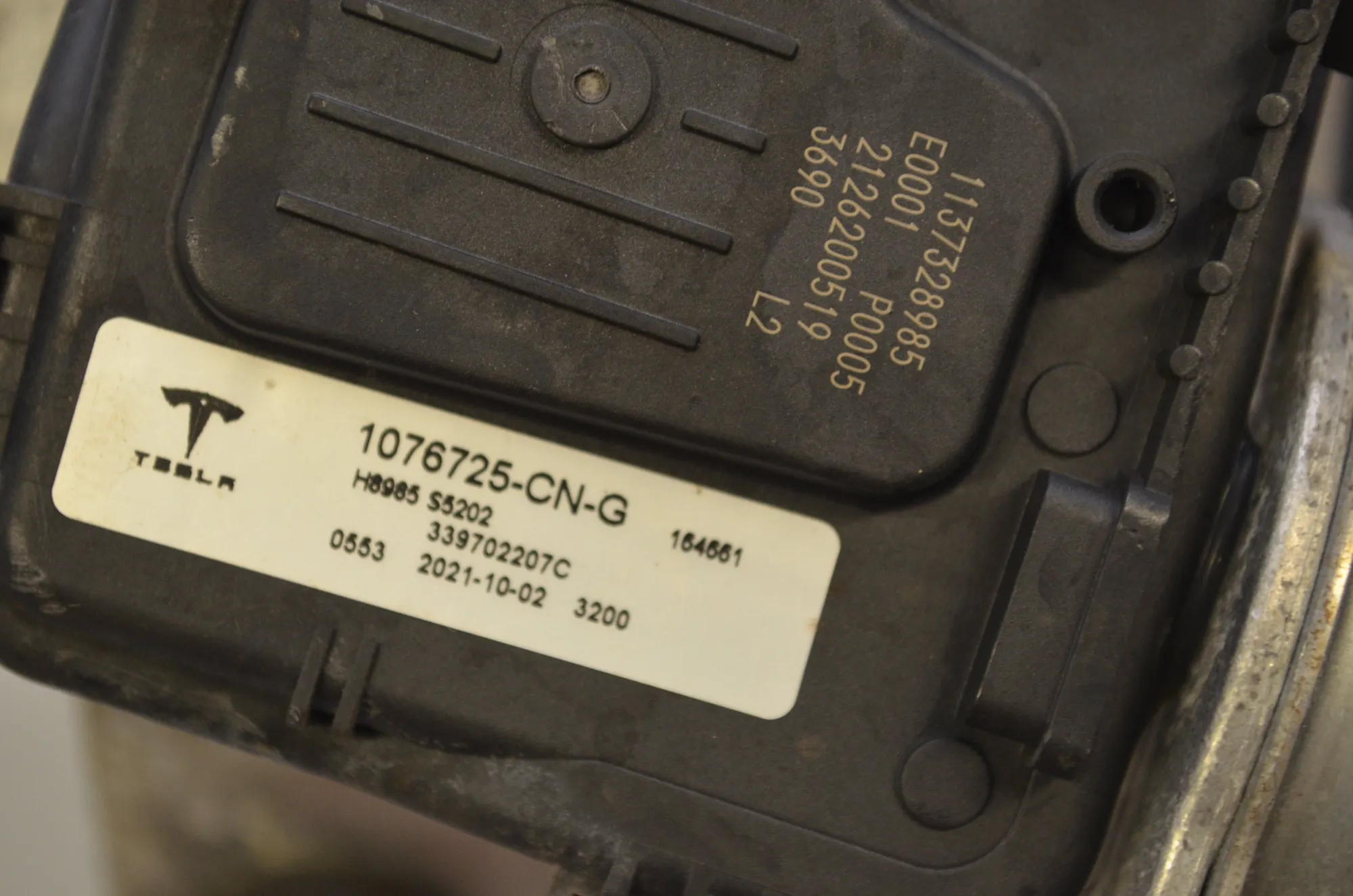Front Windshield Wiper Mechanism – OEM 1076725-CN-G · TESLA MODEL 3 (2018 - -) EV 2021 – 5