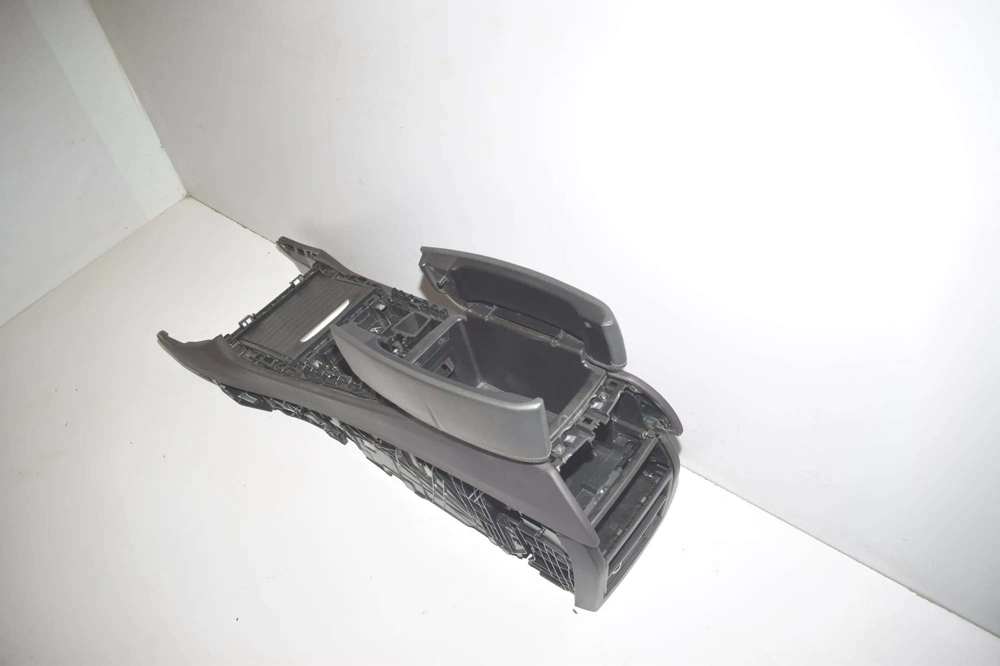 Center Console – OEM 19638031 · BMW X5 (F15, F85) M 50 d 2017 – 3