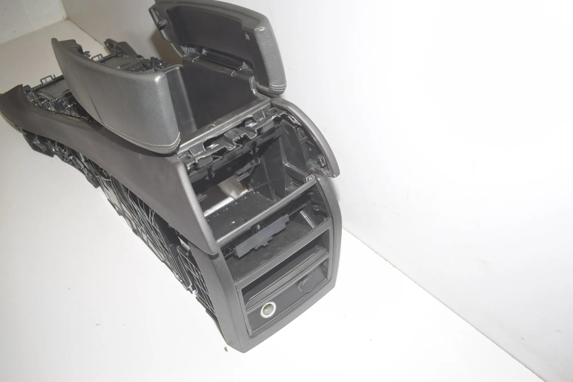 Center Console – OEM 19638031 · BMW X5 (F15, F85) M 50 d 2017 – 10