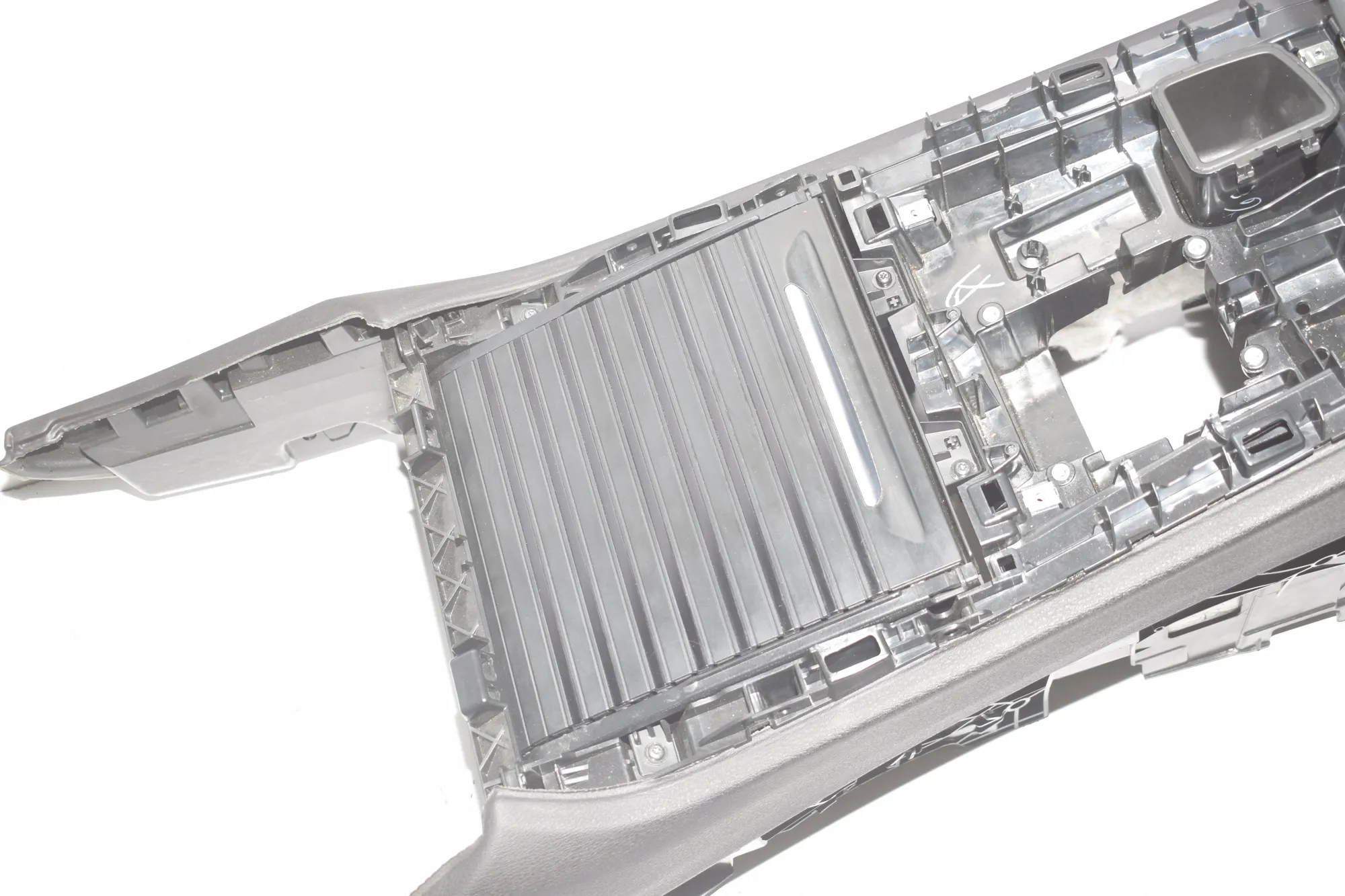 Center Console – OEM 19638031 · BMW X5 (F15, F85) M 50 d 2017 – 8