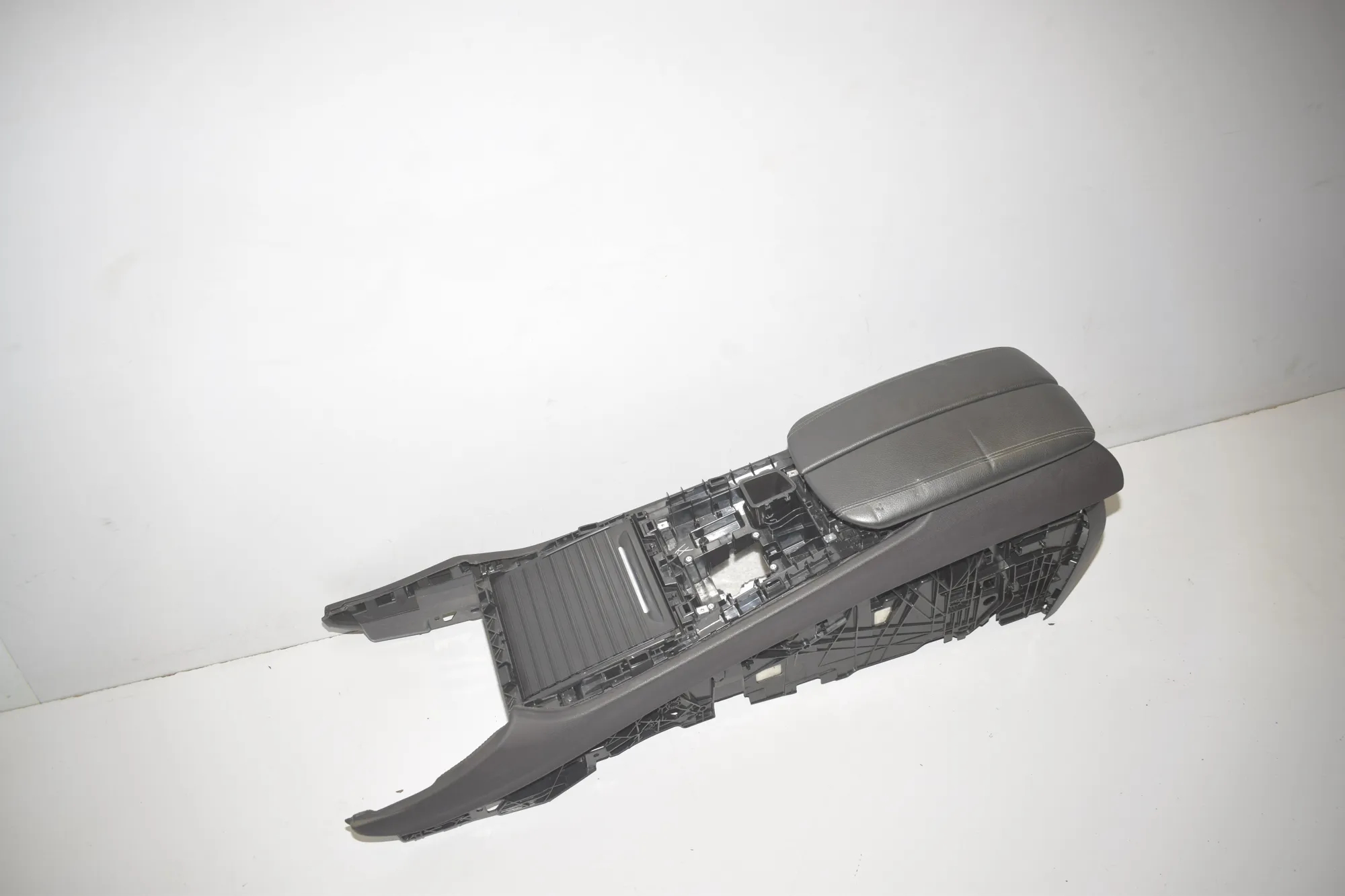 Center Console – OEM 19638031 · BMW X5 (F15, F85) M 50 d 2017 – 2