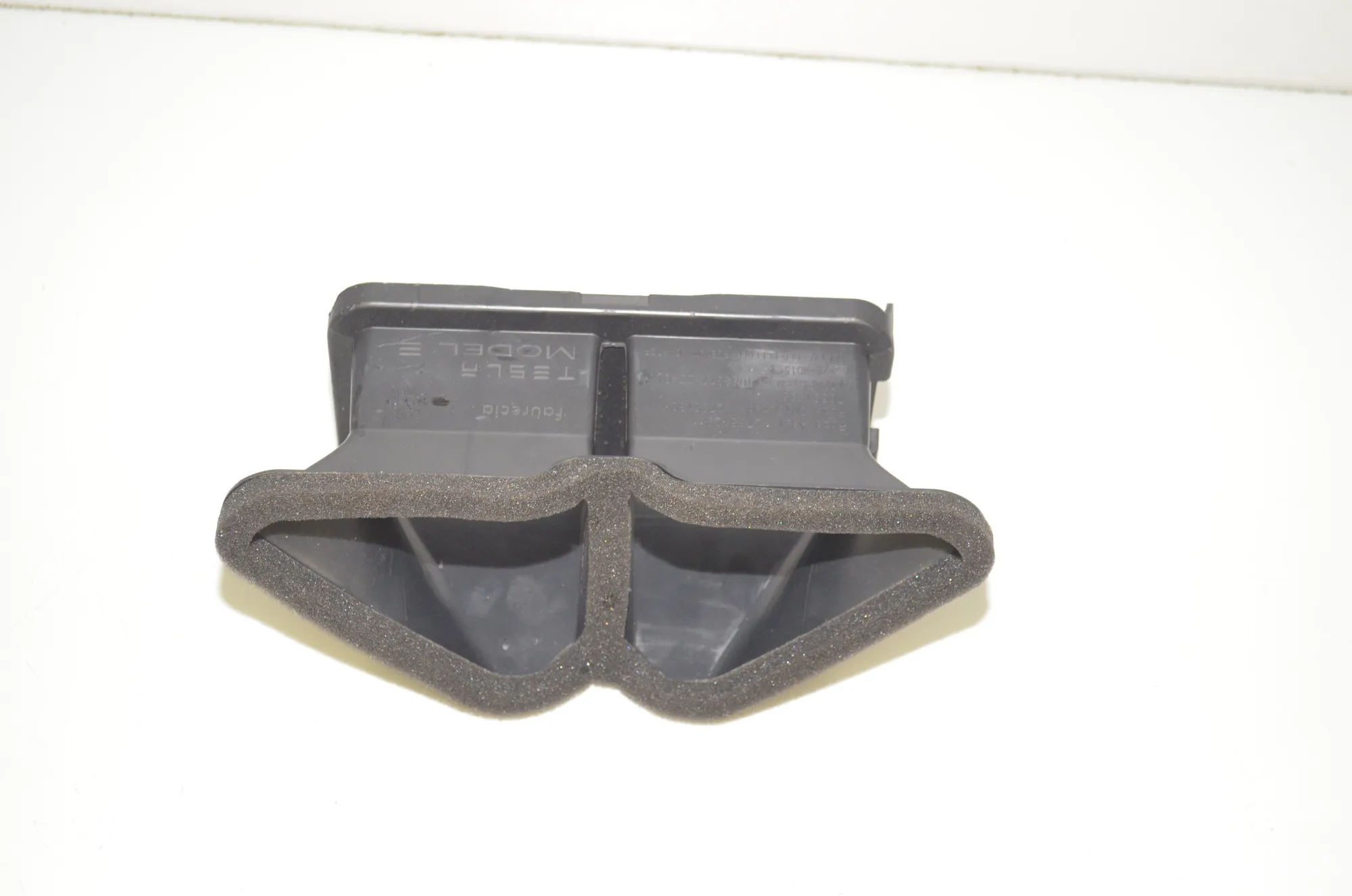 Air Intake Duct Part – OEM 1083377-00-D · TESLA MODEL 3 (2018 - -) EV 2021 – 2