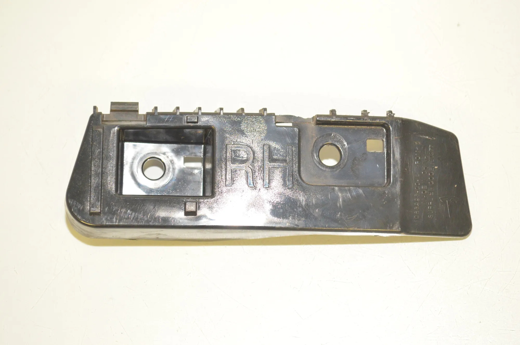 Bracket – OEM 1083993-0-E · TESLA MODEL 3 (2018 - -) EV 2021