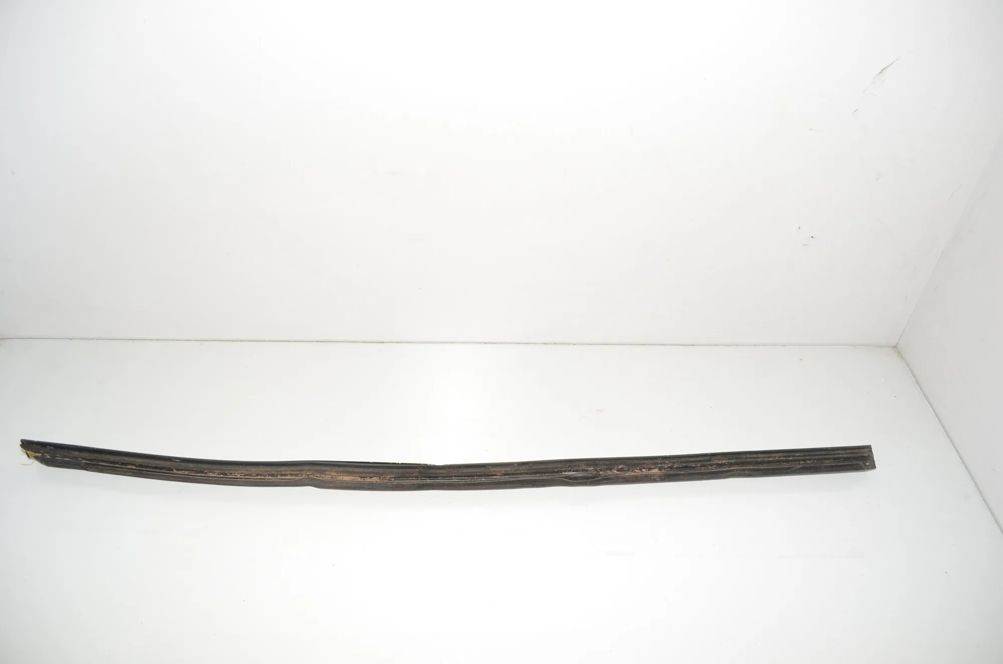 Front Left Door Window Strip – OEM 1080681-01-I · TESLA MODEL 3 (2018 - -) EV 2021 – 3