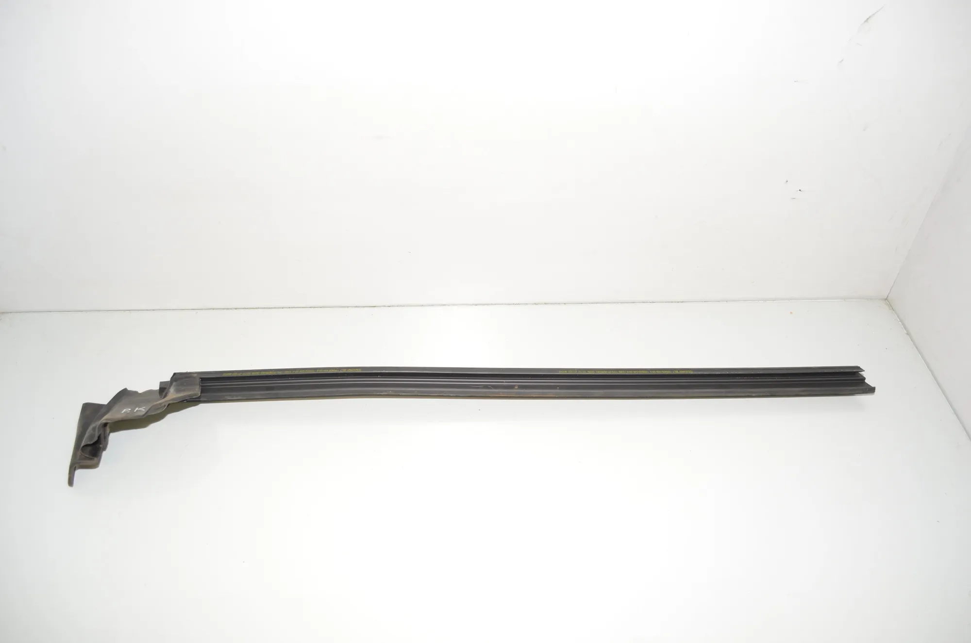 Front Left Door Rubber Seal – OEM 1090496-00-E · TESLA MODEL 3 (2018 - -) EV 2021 – 4