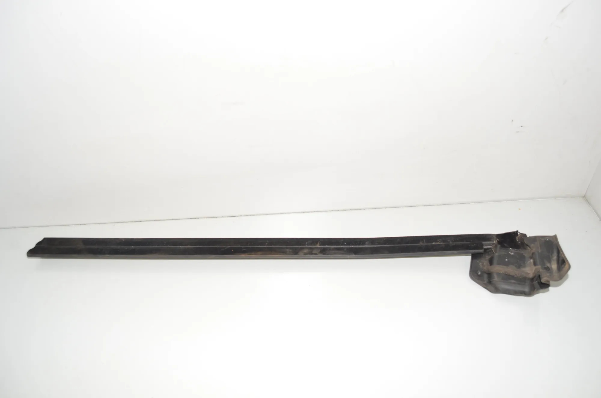 Front Left Door Rubber Seal – OEM 1090496-00-E · TESLA MODEL 3 (2018 - -) EV 2021 – 2