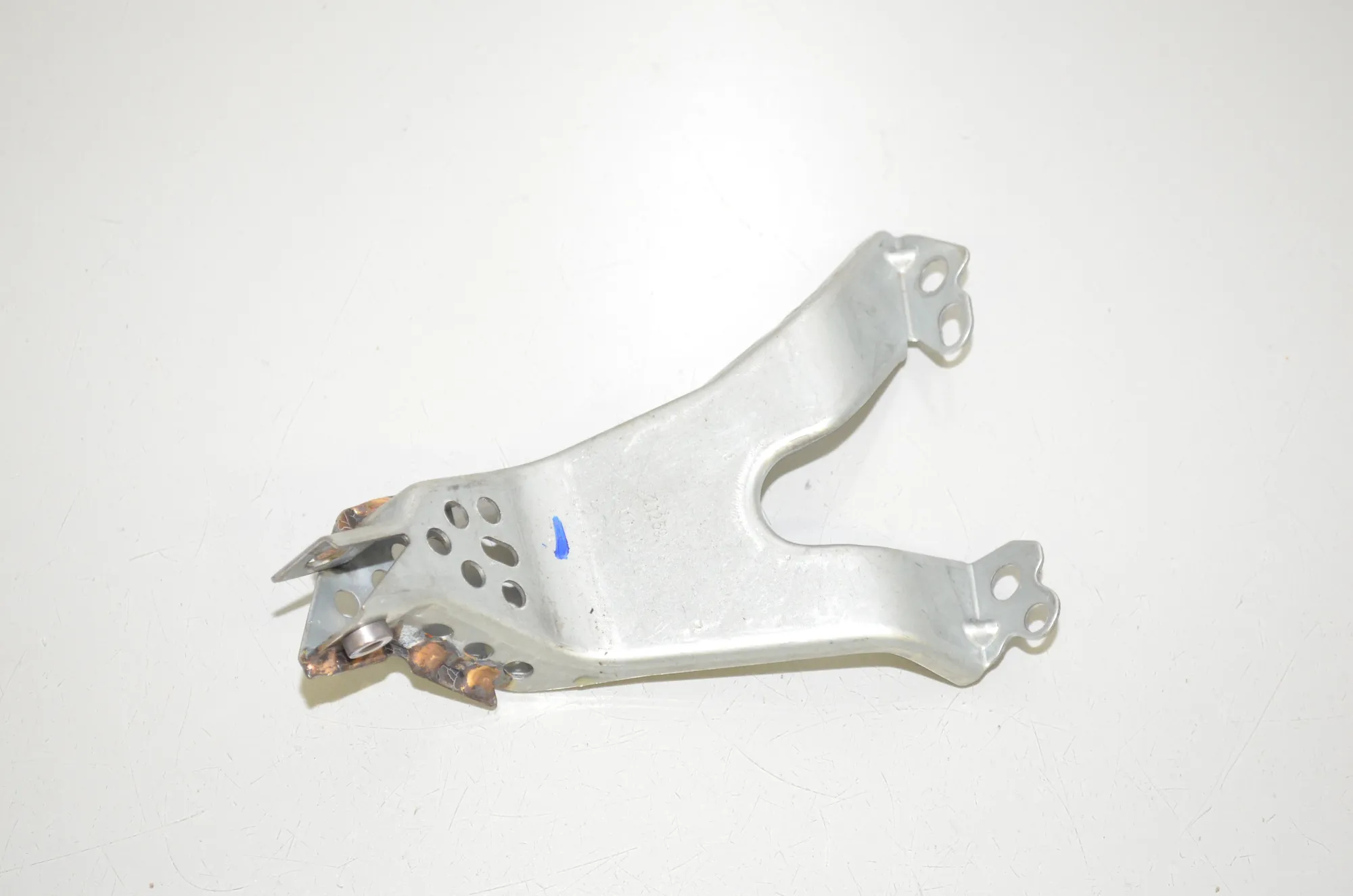 Bracket – OEM 1100561-E · TESLA MODEL 3 (2018 - -) EV 2021 – 2