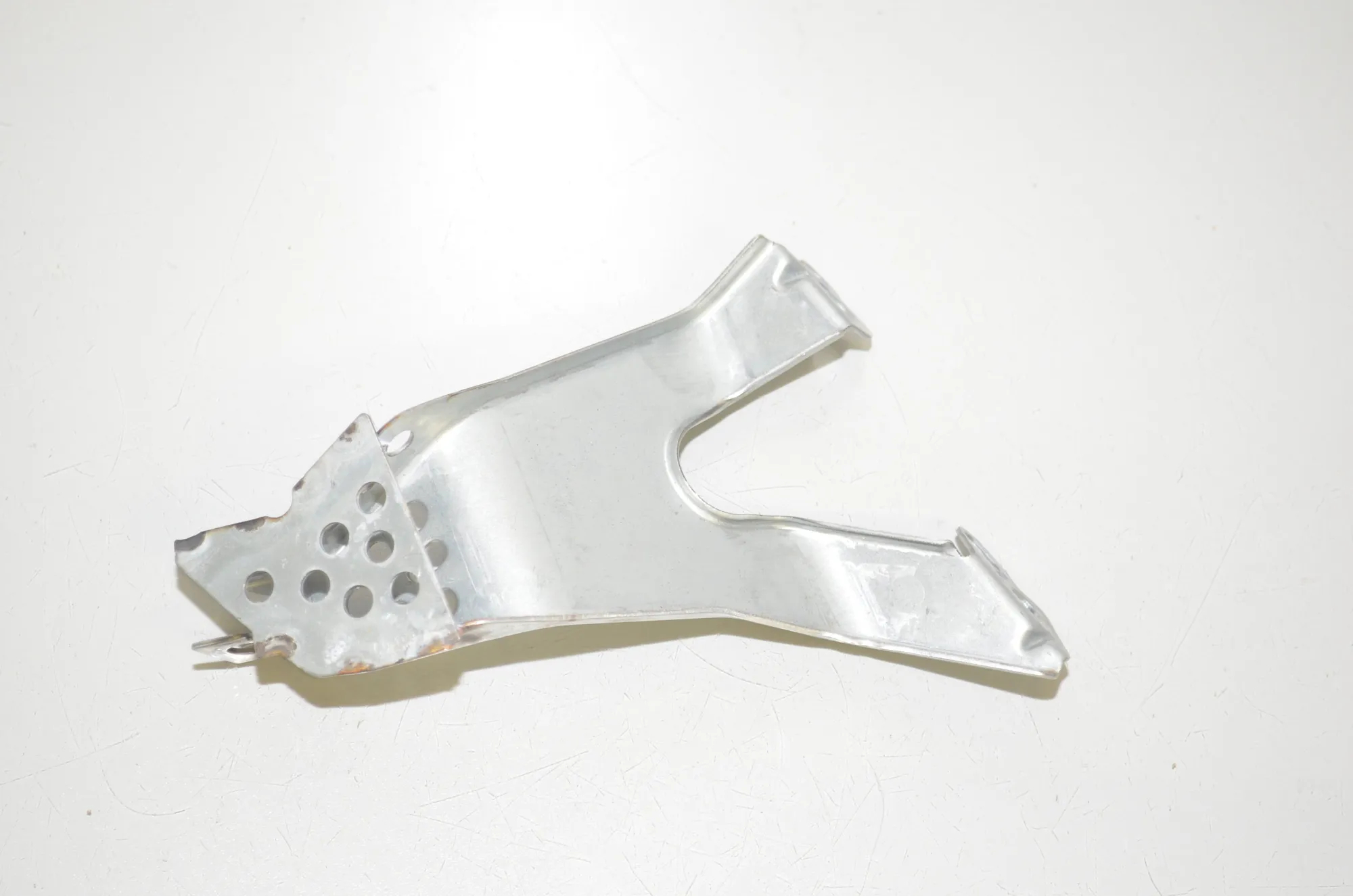 Bracket – OEM 1100561-E · TESLA MODEL 3 (2018 - -) EV 2021 – 3