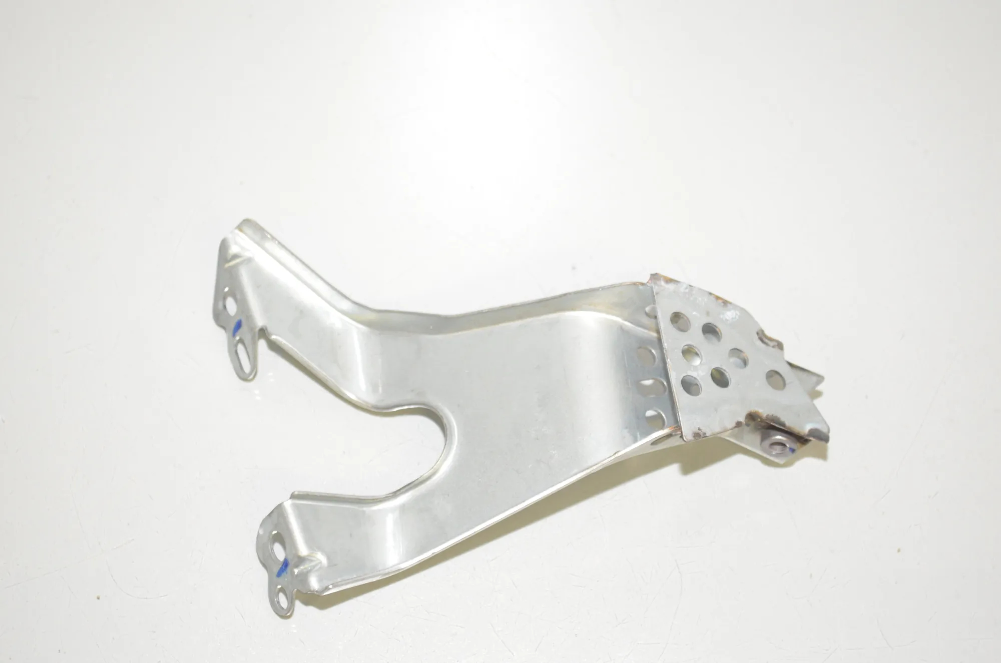 Bracket – OEM 1100561-E · TESLA MODEL 3 (2018 - -) EV 2021 – 4