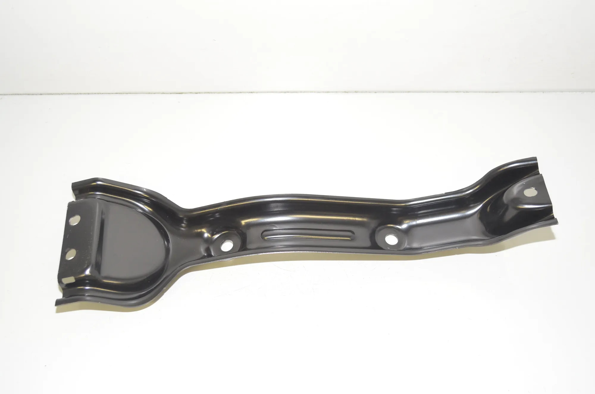 Bracket – OEM 1098704-00-D · TESLA MODEL 3 (2018 - -) EV 2021