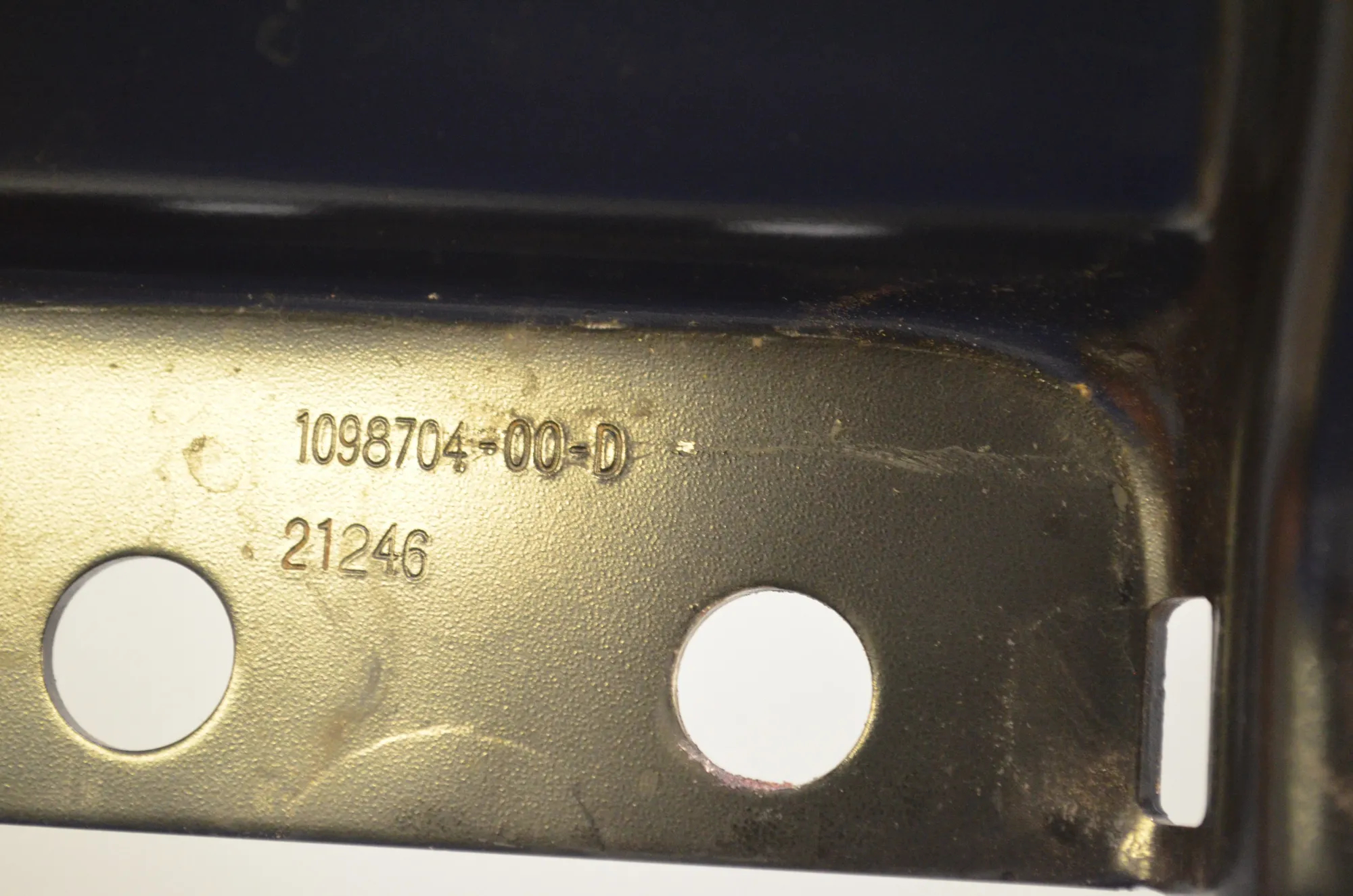 Bracket – OEM 1098704-00-D · TESLA MODEL 3 (2018 - -) EV 2021 – 5