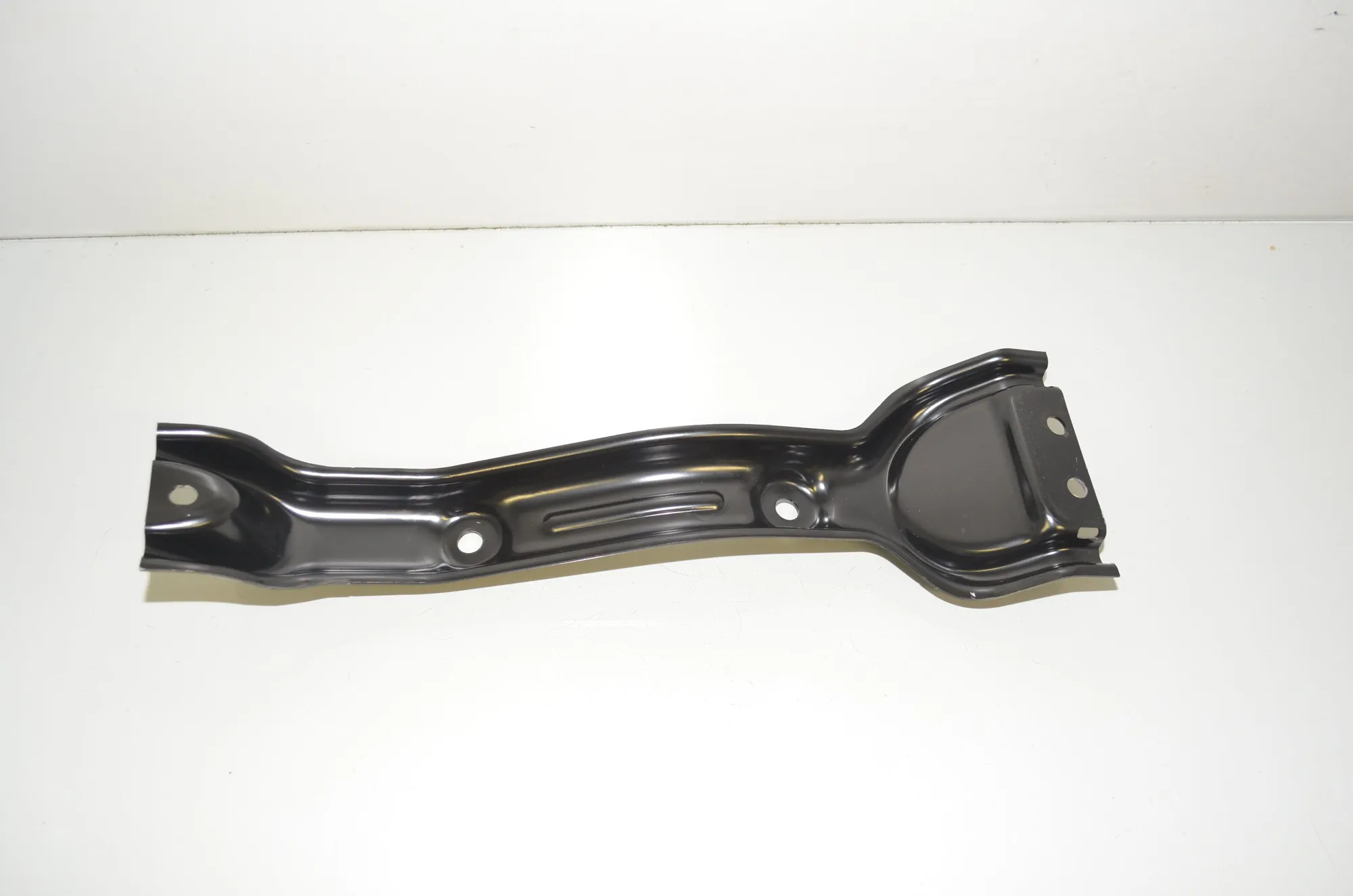 Bracket – OEM 1098704-00-D · TESLA MODEL 3 (2018 - -) EV 2021 – 2