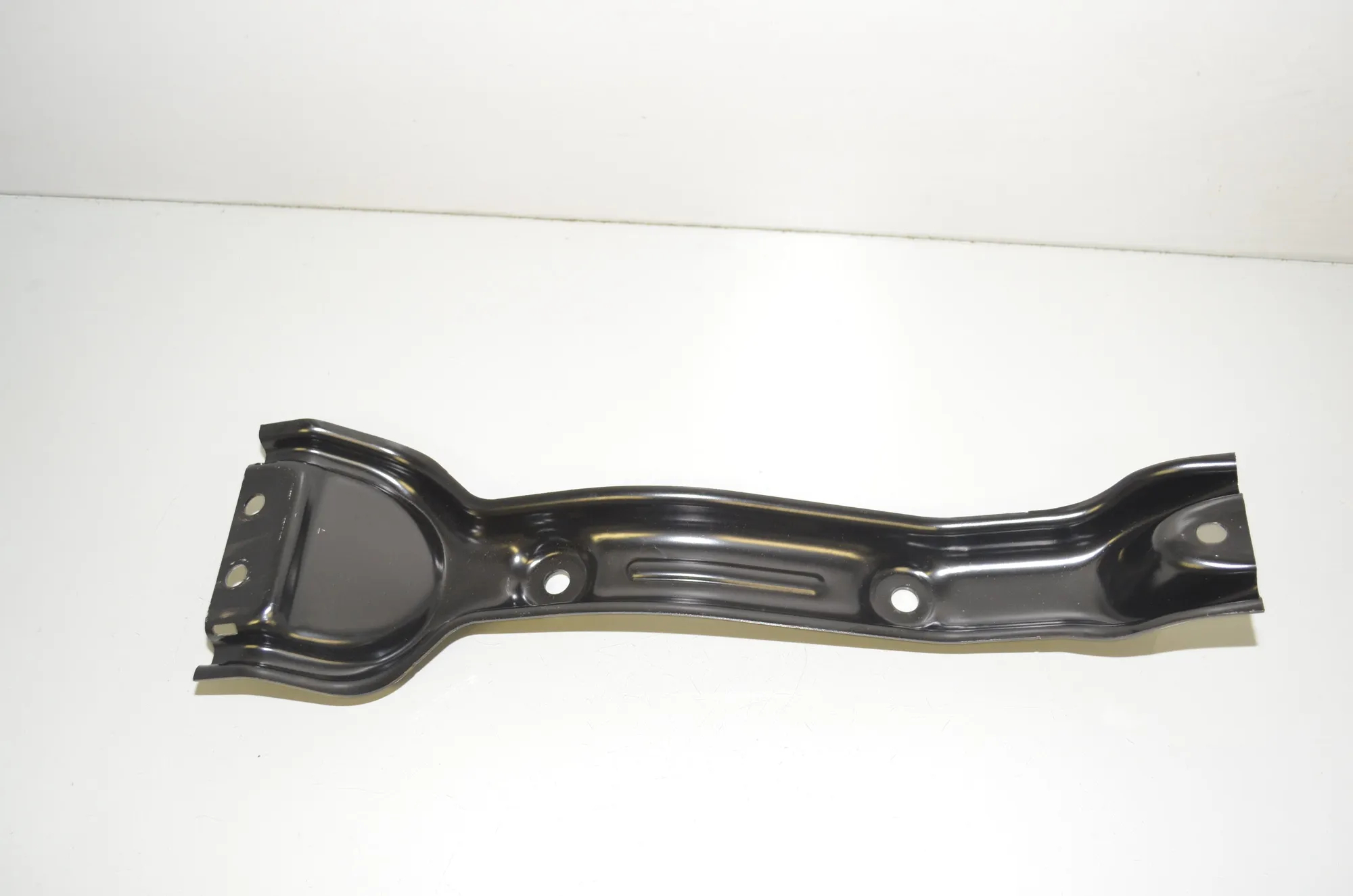 Bracket – OEM 1098704-00-D · TESLA MODEL 3 (2018 - -) EV 2021
