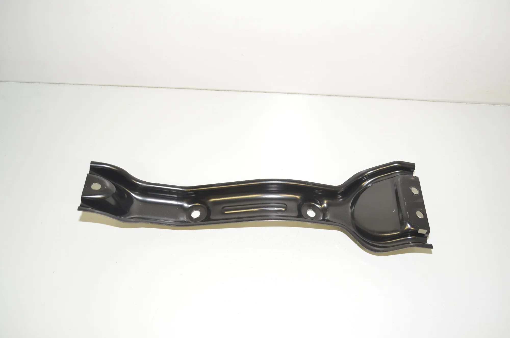 Bracket – OEM 1098704-00-D · TESLA MODEL 3 (2018 - -) EV 2021 – 2