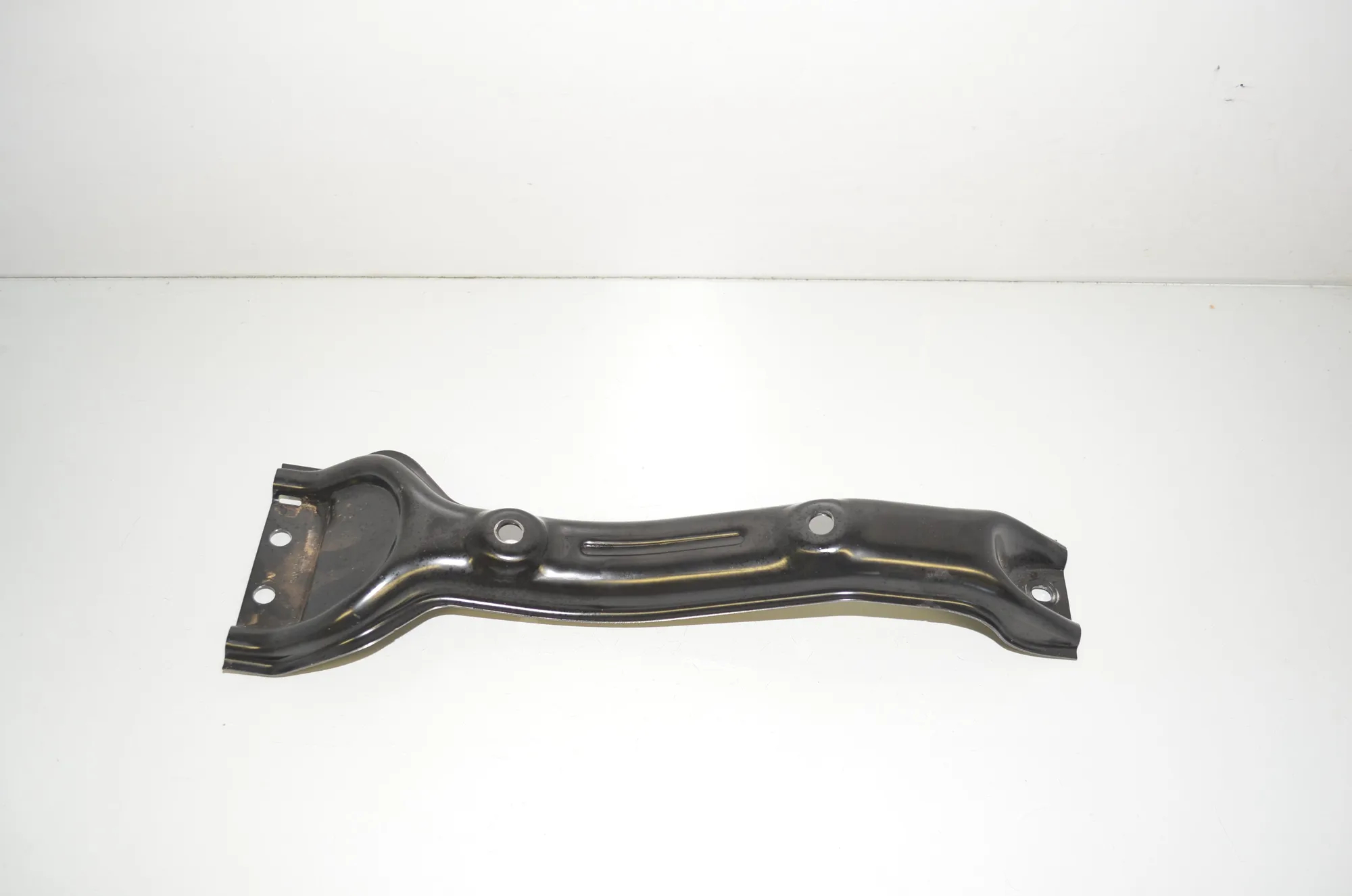 Bracket – OEM 1098704-00-D · TESLA MODEL 3 (2018 - -) EV 2021 – 4