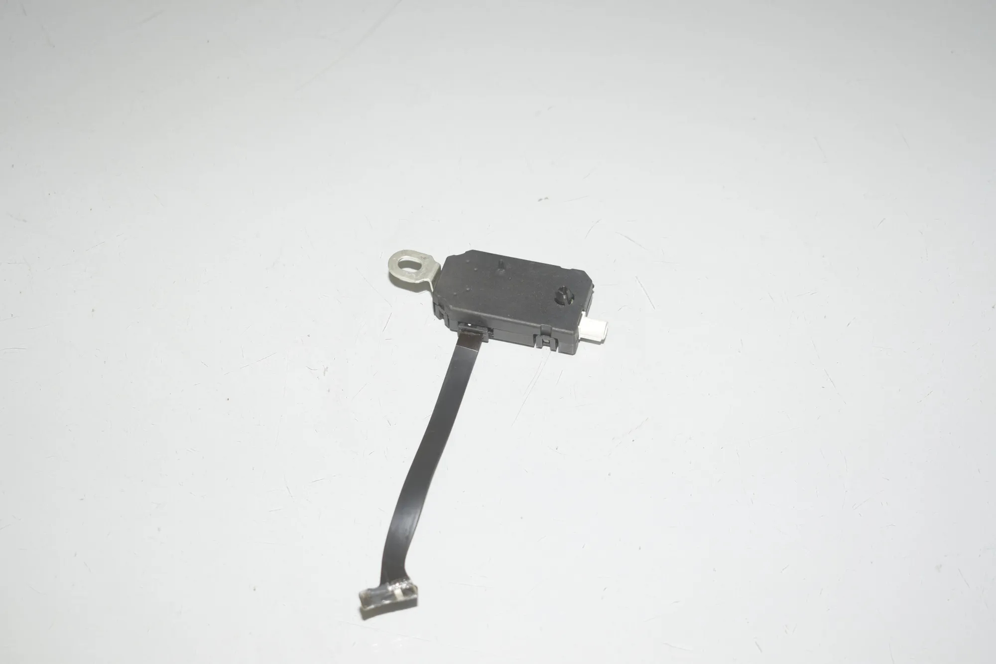 Antenna – OEM 1098046-00-C · TESLA MODEL 3 (2018 - -) EV 2021 – 2