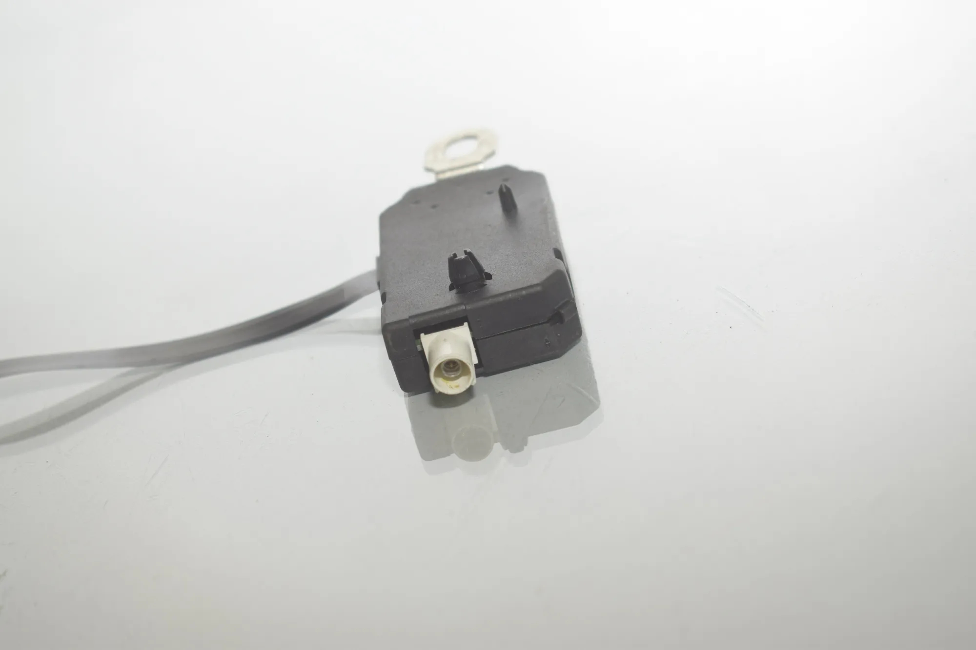 Antenna – OEM 1098046-00-C · TESLA MODEL 3 (2018 - -) EV 2021 – 3