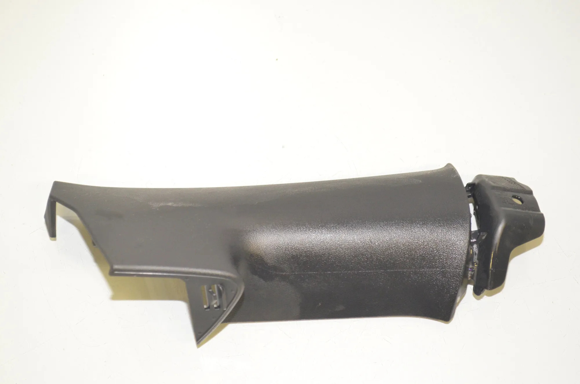 Right Side Pillar Trim – OEM 1643477-00-A · TESLA MODEL 3 (2018 - -) EV 2021 – 2