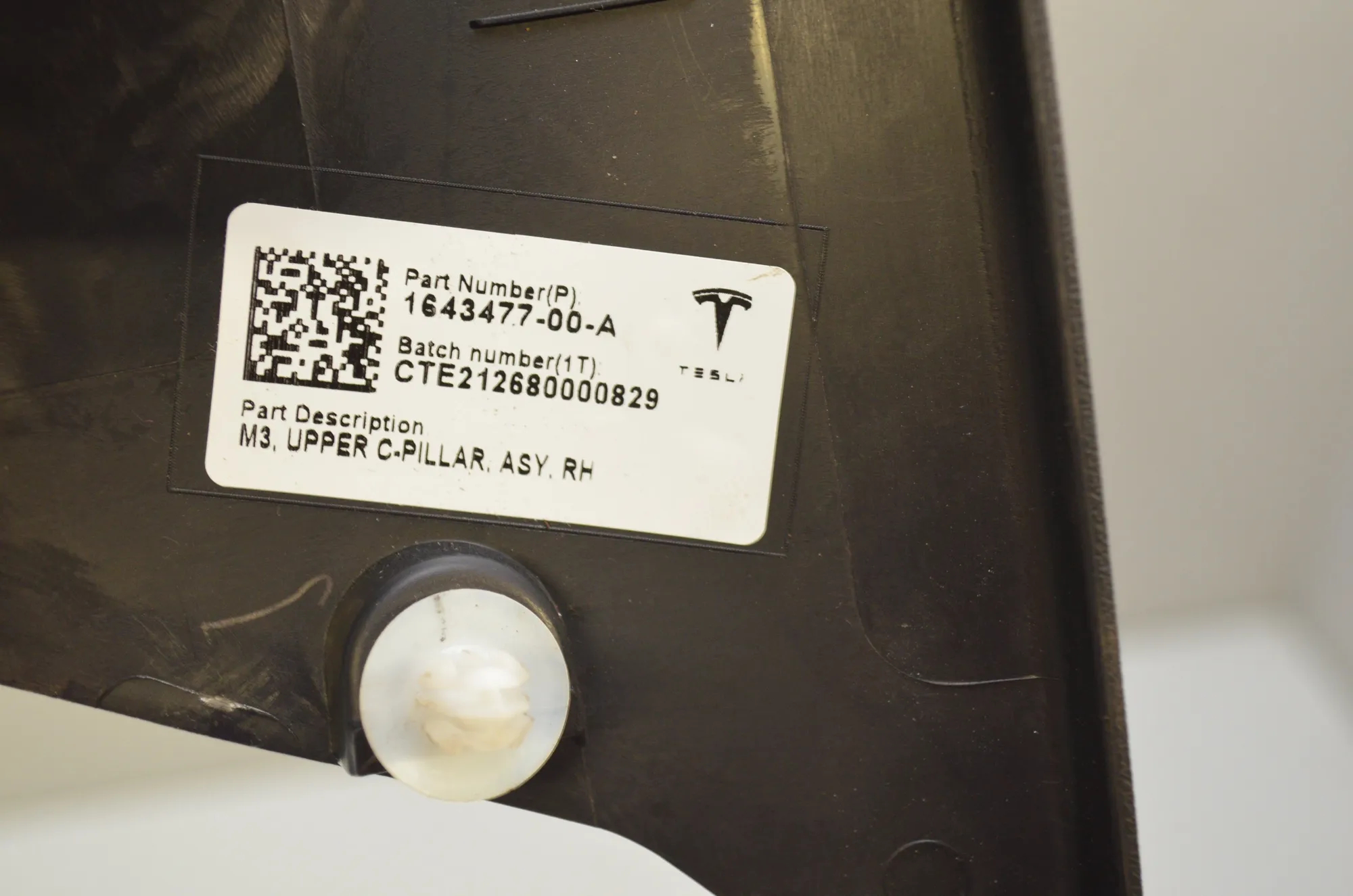 Right Side Pillar Trim – OEM 1643477-00-A · TESLA MODEL 3 (2018 - -) EV 2021 – 5