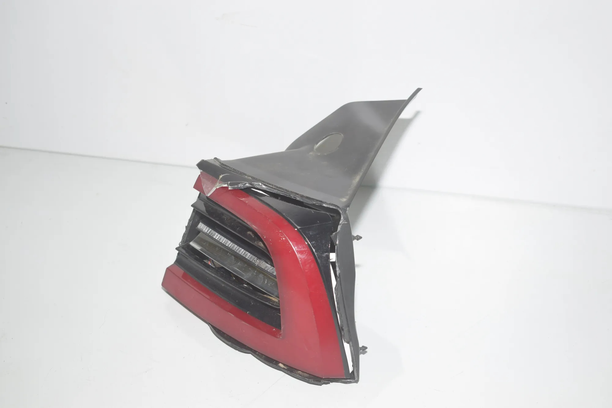 Rear Right Tail Light – OEM 1077398-00-F · TESLA MODEL 3 (2018 - -) EV 2021 – 2