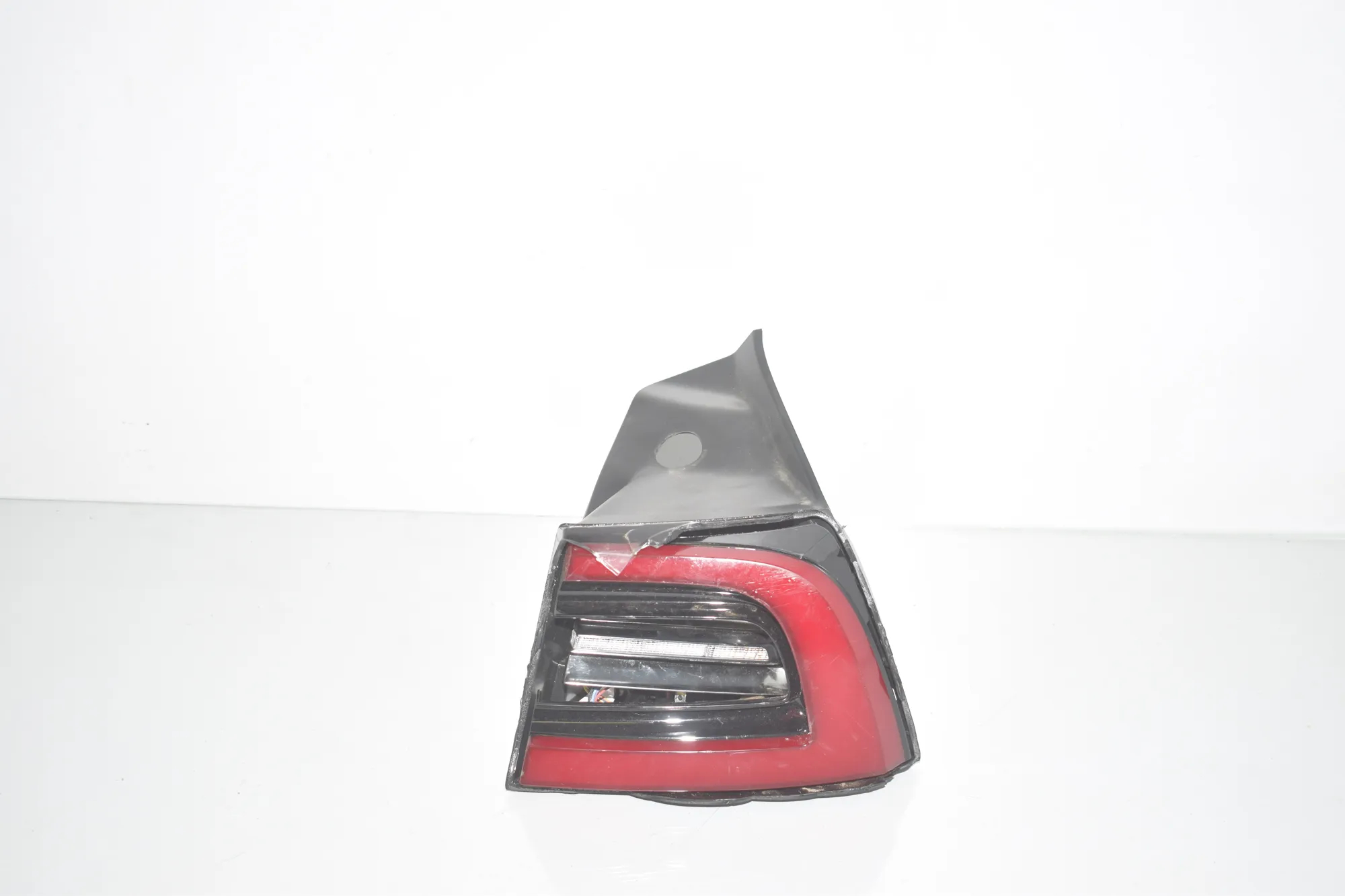 Rear Right Tail Light – OEM 1077398-00-F · TESLA MODEL 3 (2018 - -) EV 2021