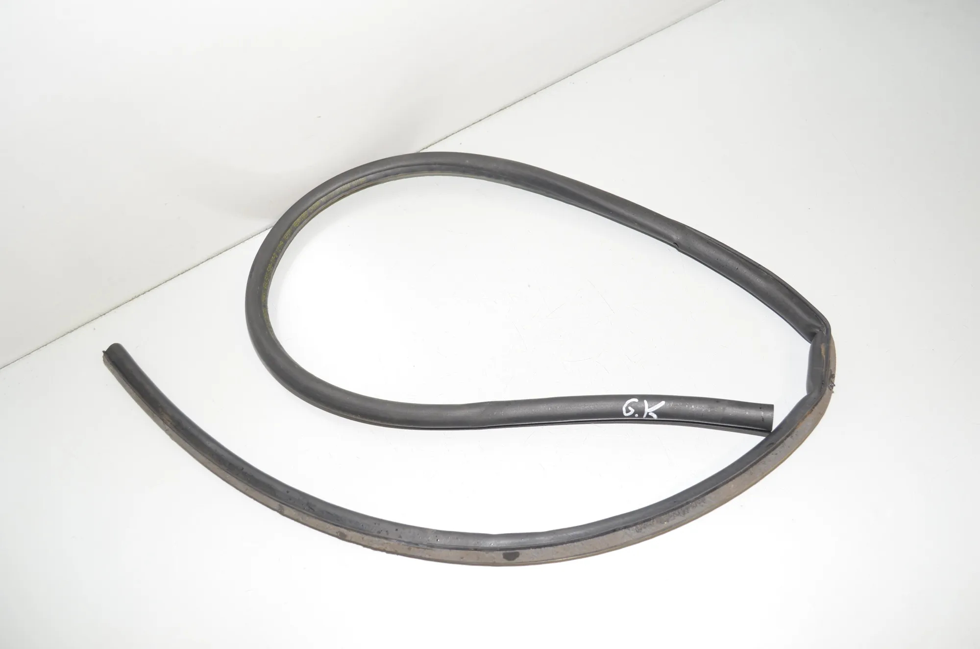 Rear Left Door Seal Rubber – OEM 1090493 · TESLA MODEL 3 (2018 - -) EV 2021