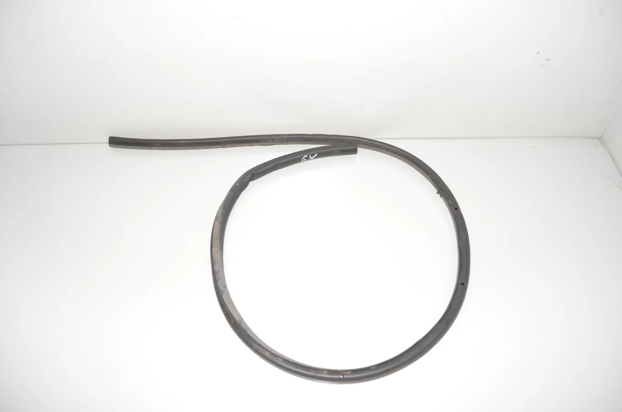 Rear Left Door Seal Rubber – OEM 1090493 · TESLA MODEL 3 (2018 - -) EV 2021 – 4