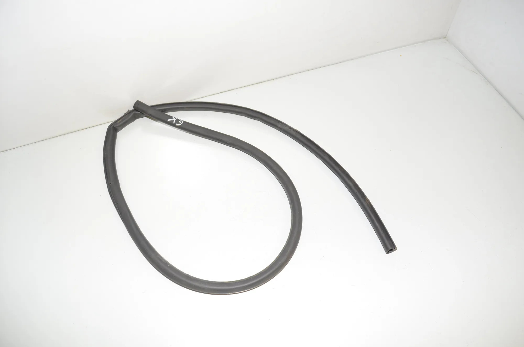 Rear Left Door Seal Rubber – OEM 1090493 · TESLA MODEL 3 (2018 - -) EV 2021 – 2