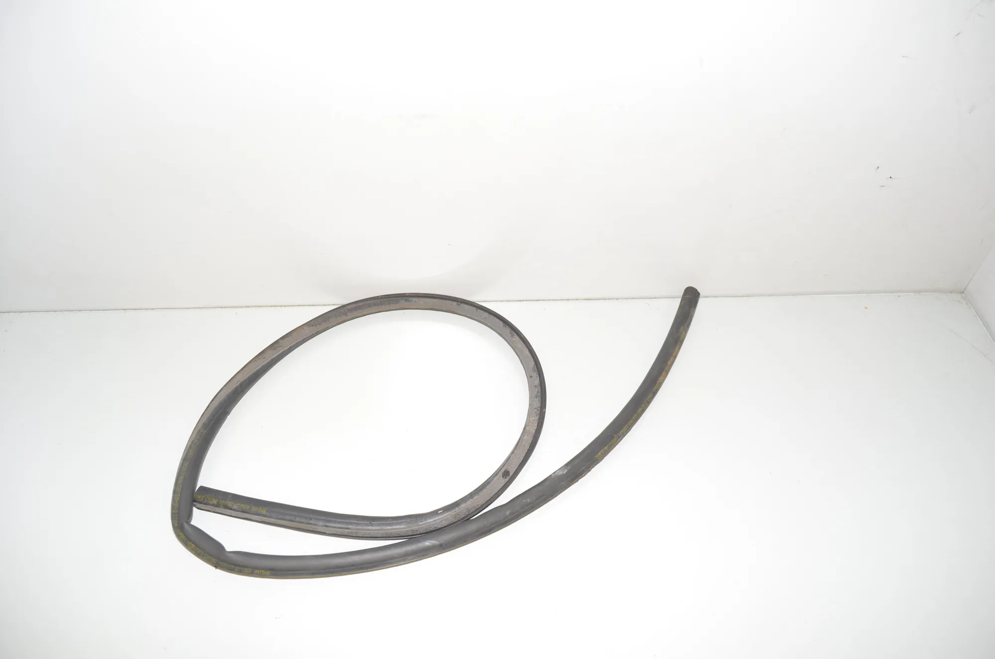 Rear Left Door Seal Rubber – OEM 1090493 · TESLA MODEL 3 (2018 - -) EV 2021 – 3