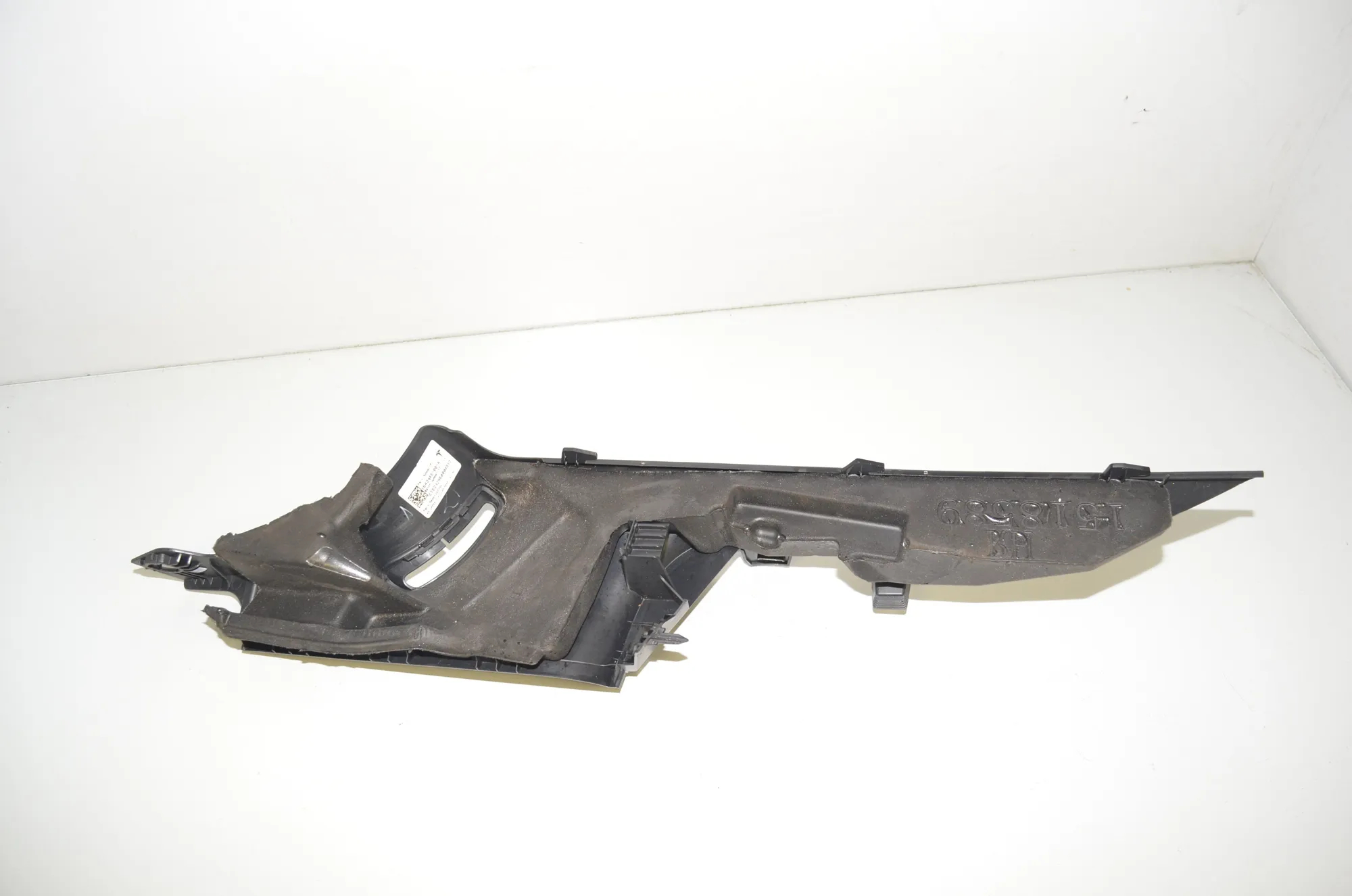 Right Side Pillar Trim – OEM 1643445-00-A · TESLA MODEL 3 (2018 - -) EV 2021 – 4