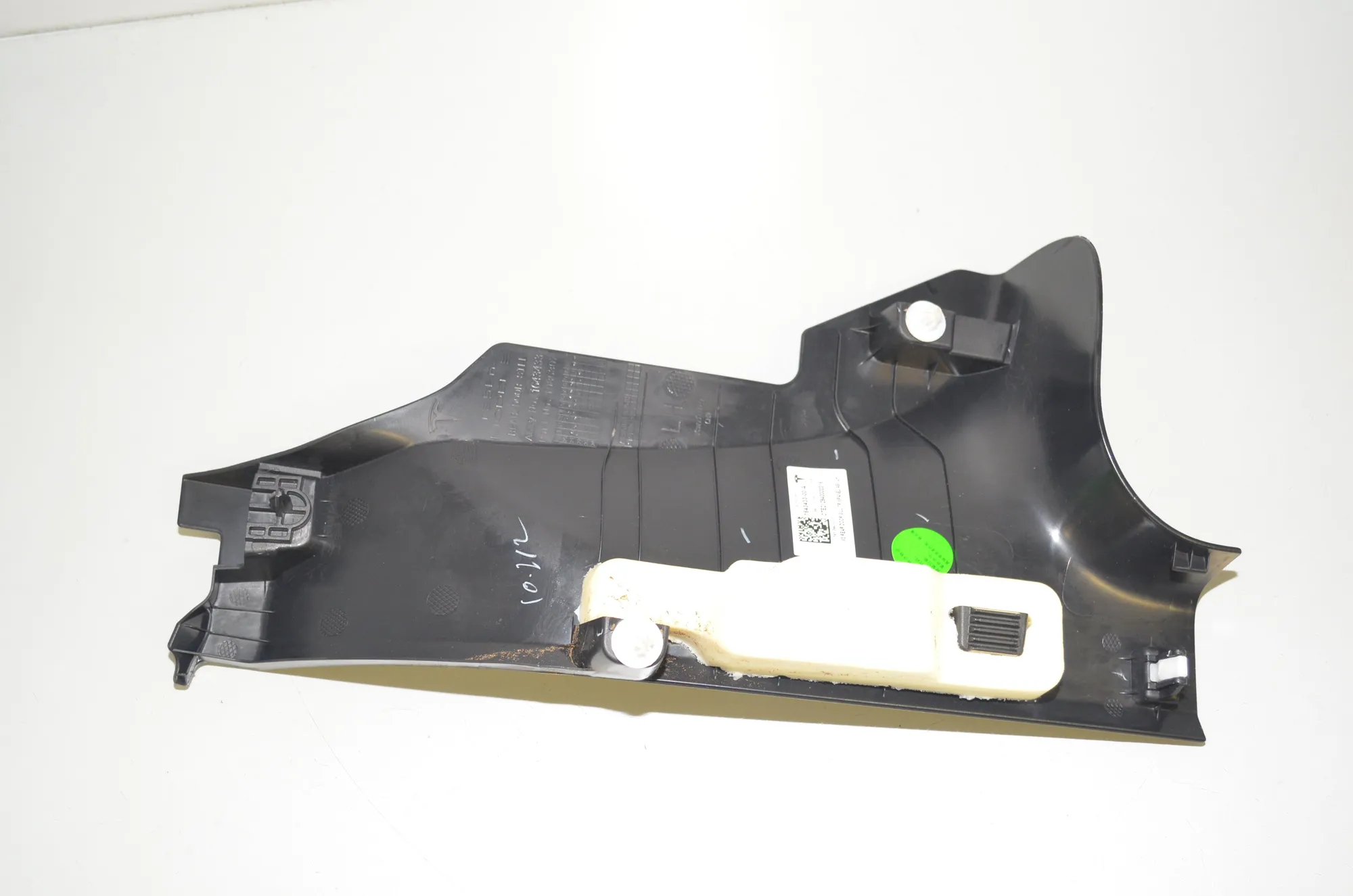Rear Left Interior Step Trim – OEM 1643433-00-A · TESLA MODEL 3 (2018 - -) EV 2021 – 4