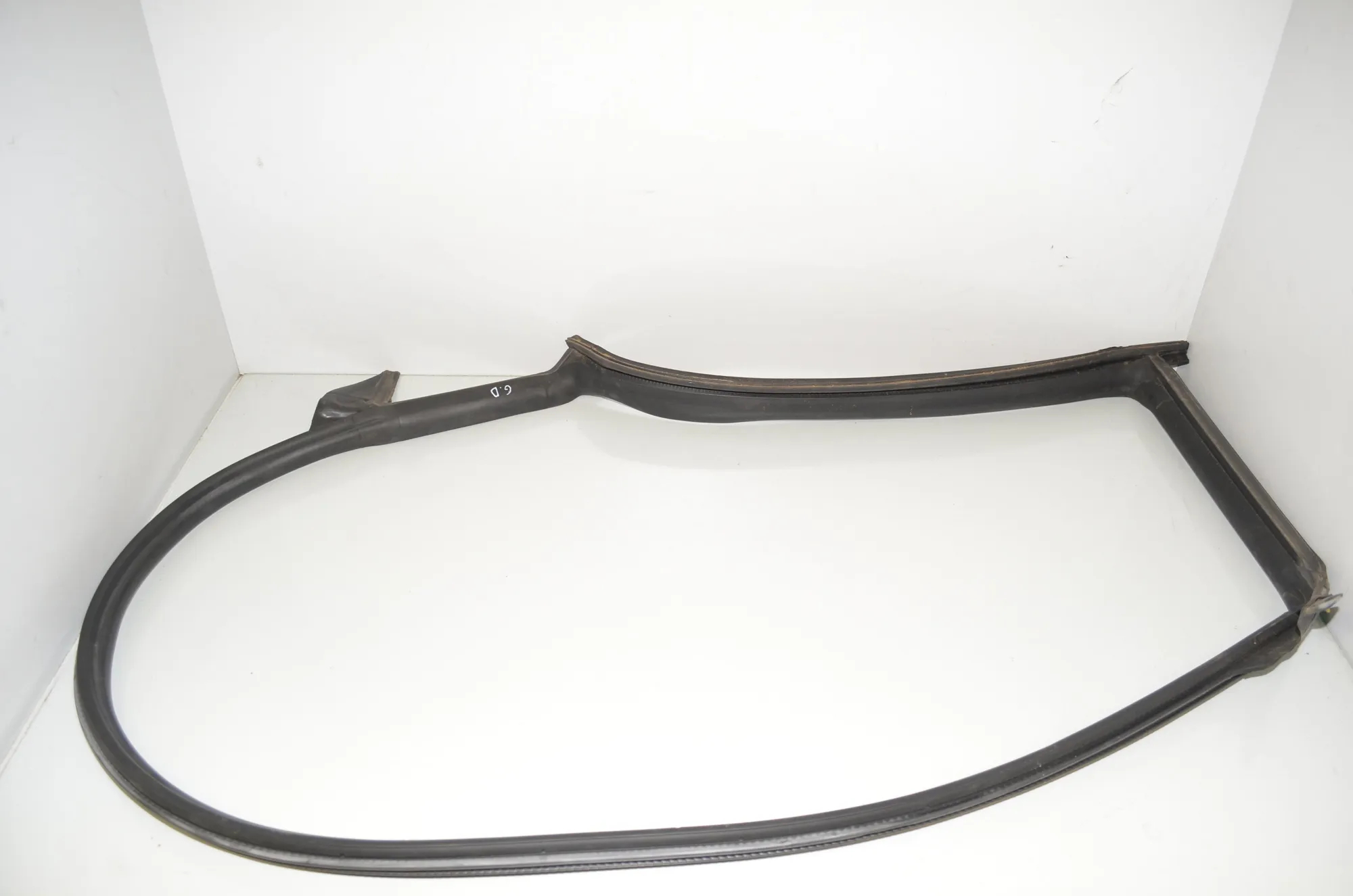 Rear Right Door Seal Rubber – OEM 1090499 · TESLA MODEL 3 (2018 - -) EV 2021