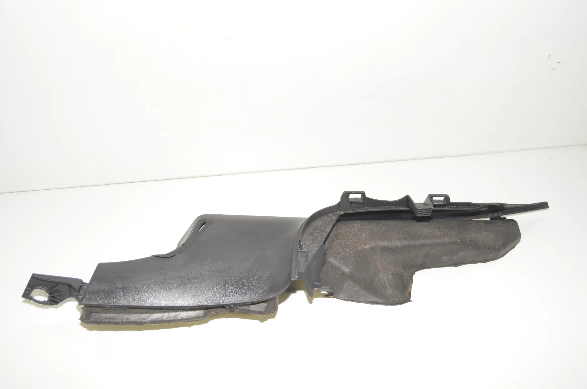 Rear Left Pillar Trim – OEM 1643443-00-A · TESLA MODEL 3 (2018 - -) EV 2021 – 2