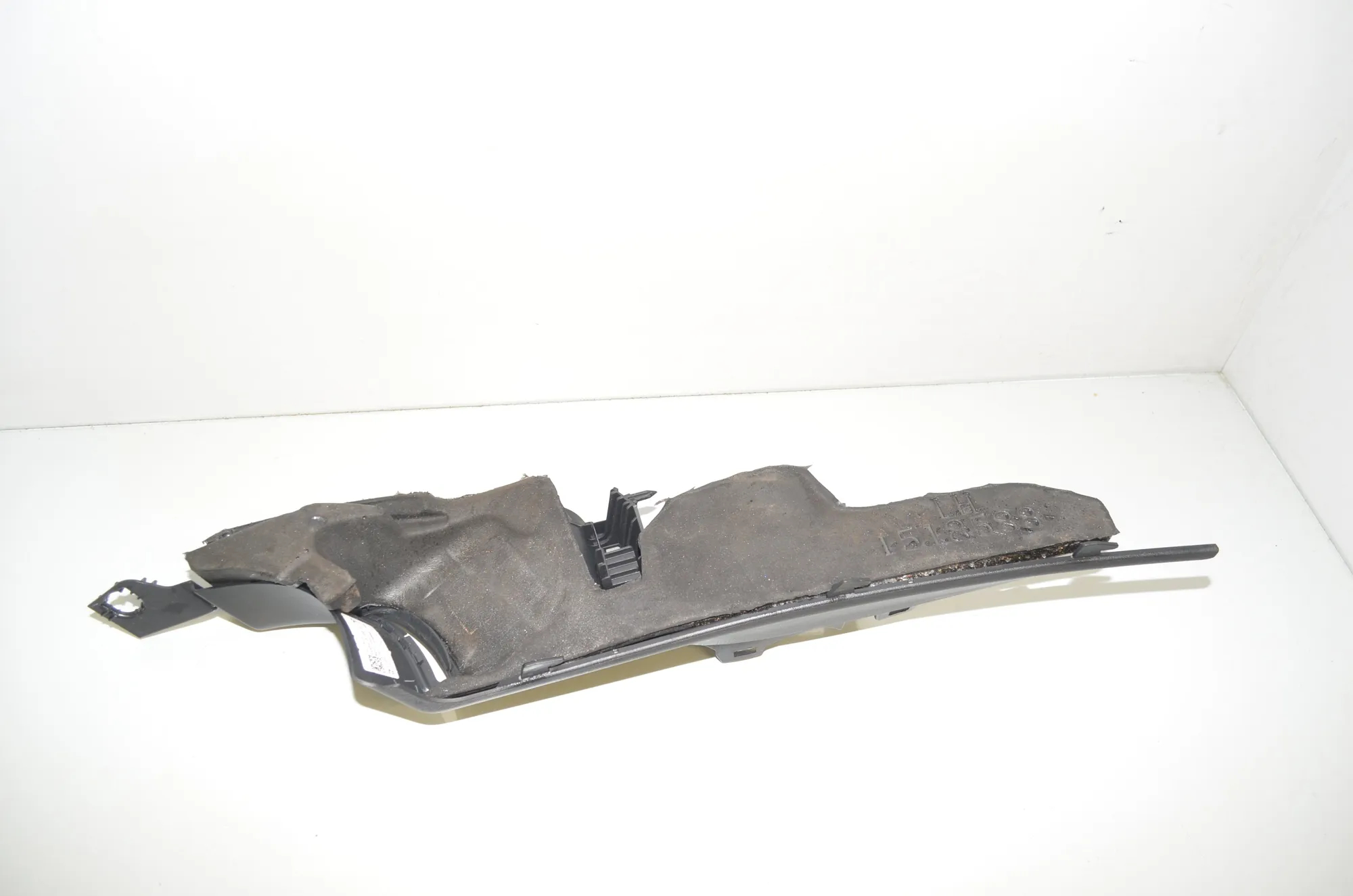 Rear Left Pillar Trim – OEM 1643443-00-A · TESLA MODEL 3 (2018 - -) EV 2021 – 3