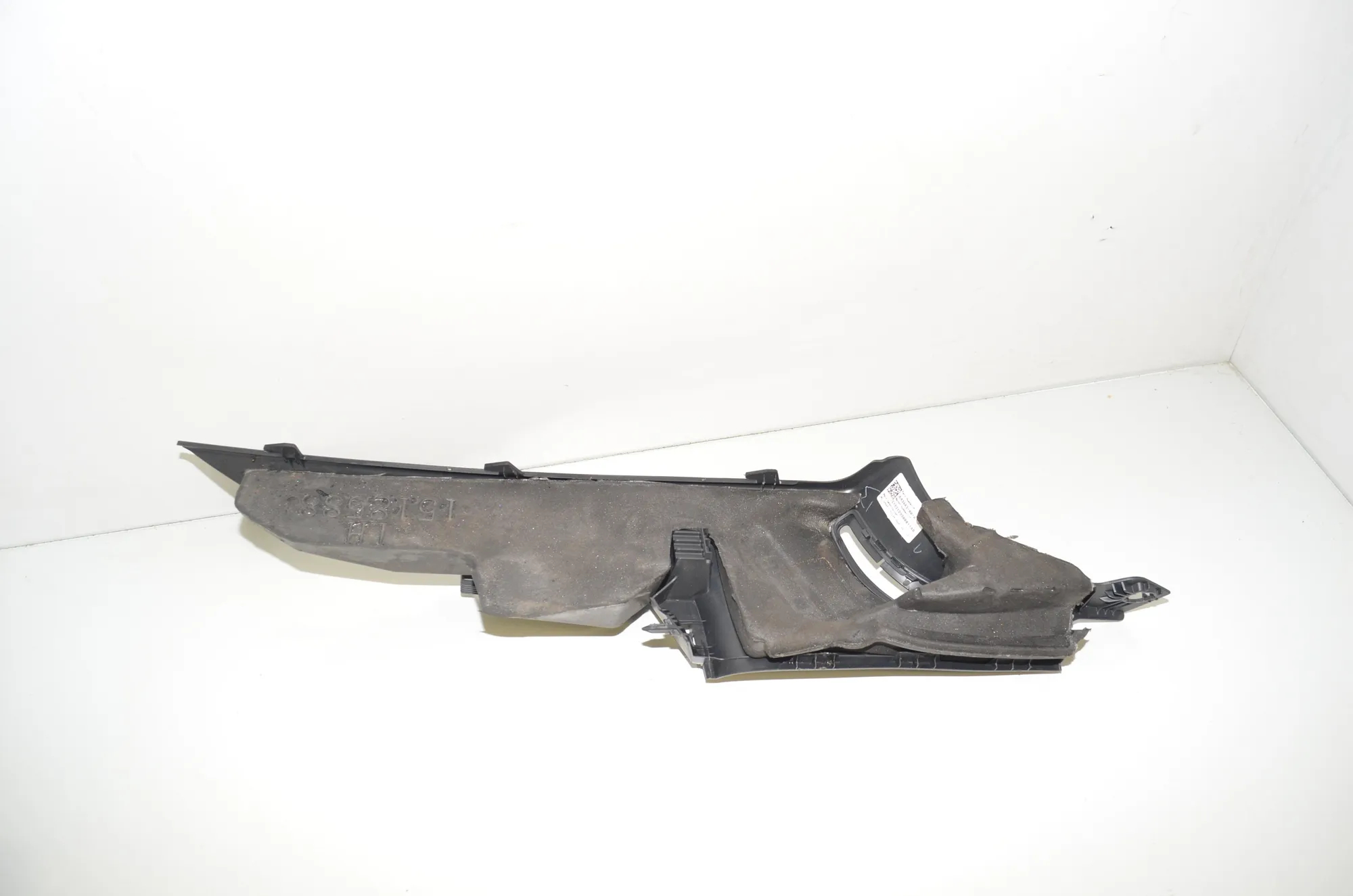 Rear Left Pillar Trim – OEM 1643443-00-A · TESLA MODEL 3 (2018 - -) EV 2021 – 4