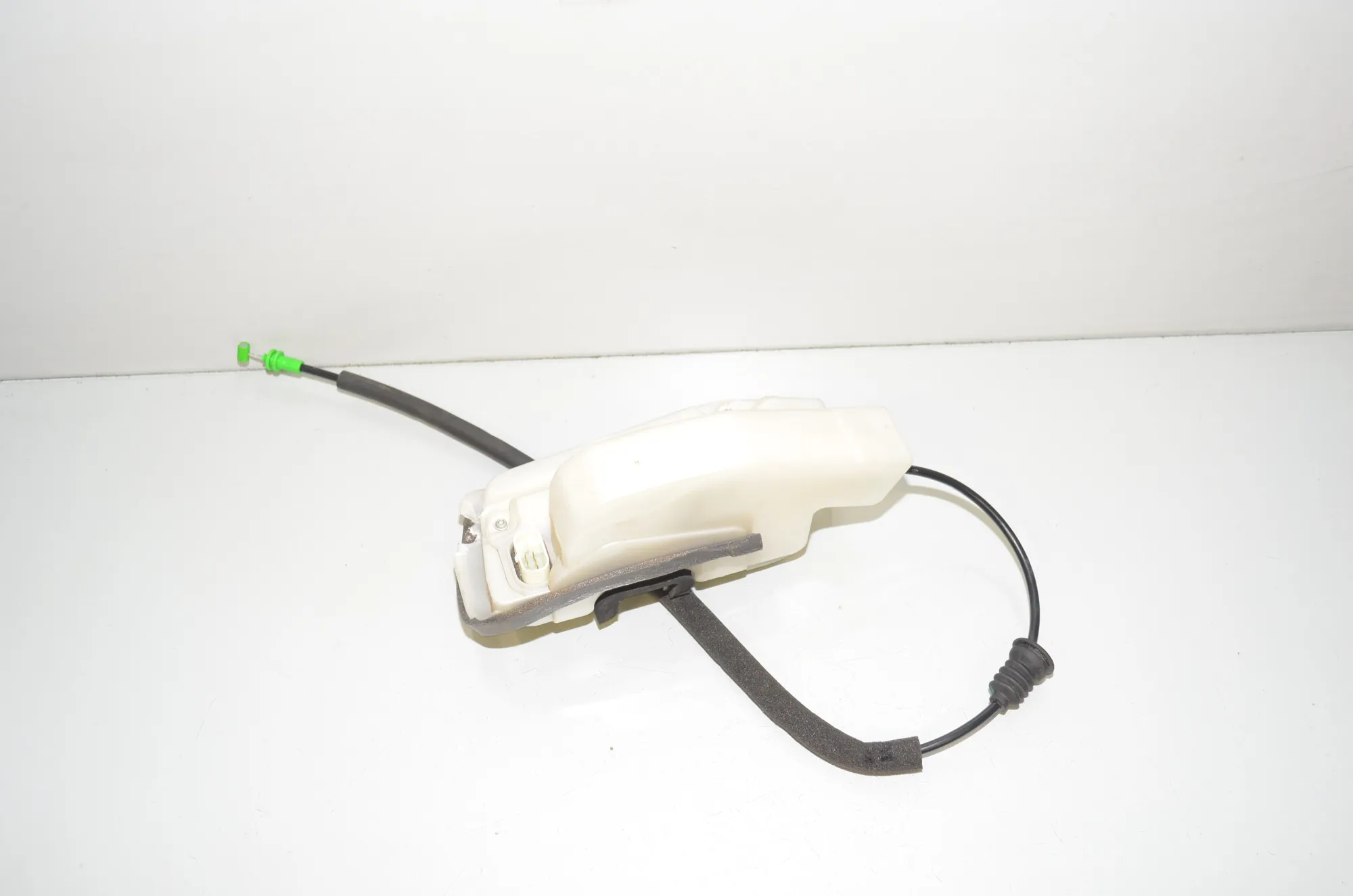 Front Left Door Lock – OEM 1500672-00-B · TESLA MODEL 3 (2018 - -) EV 2021 – 4