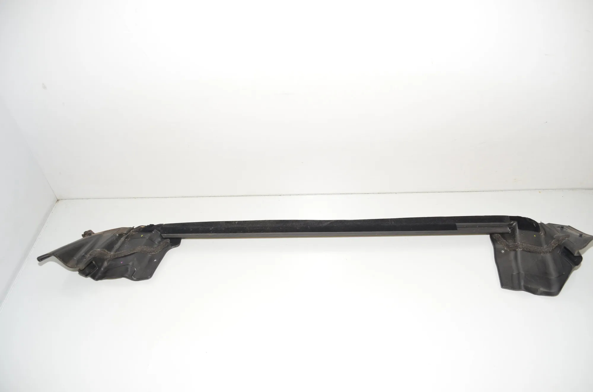 Rear Left Door Rubber Seal – OEM 1090495-00-E · TESLA MODEL 3 (2018 - -) EV 2021 – 3