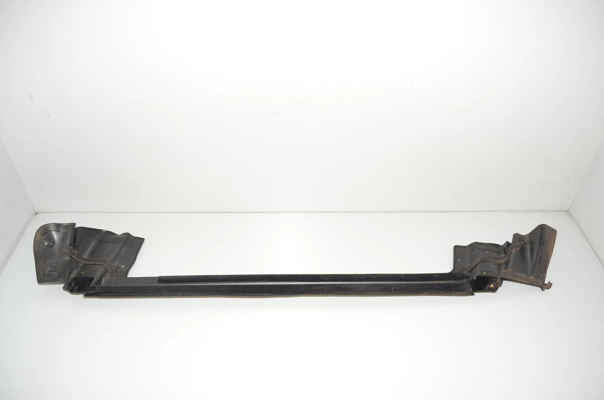 Rear Left Door Rubber Seal – OEM 1090495-00-E · TESLA MODEL 3 (2018 - -) EV 2021 – 4