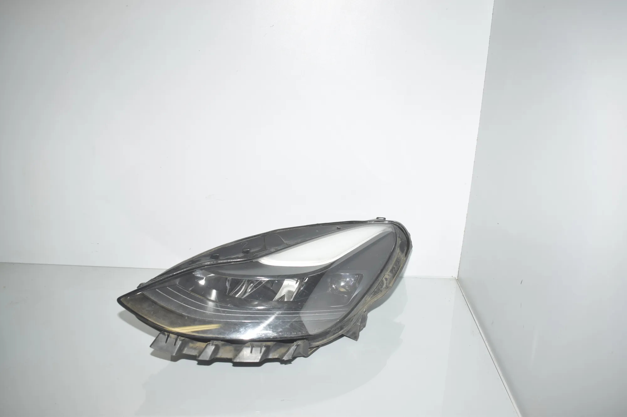 Front Left Headlight – OEM 1514952-00-C · TESLA MODEL 3 (2018 - -) EV 2021 – 2