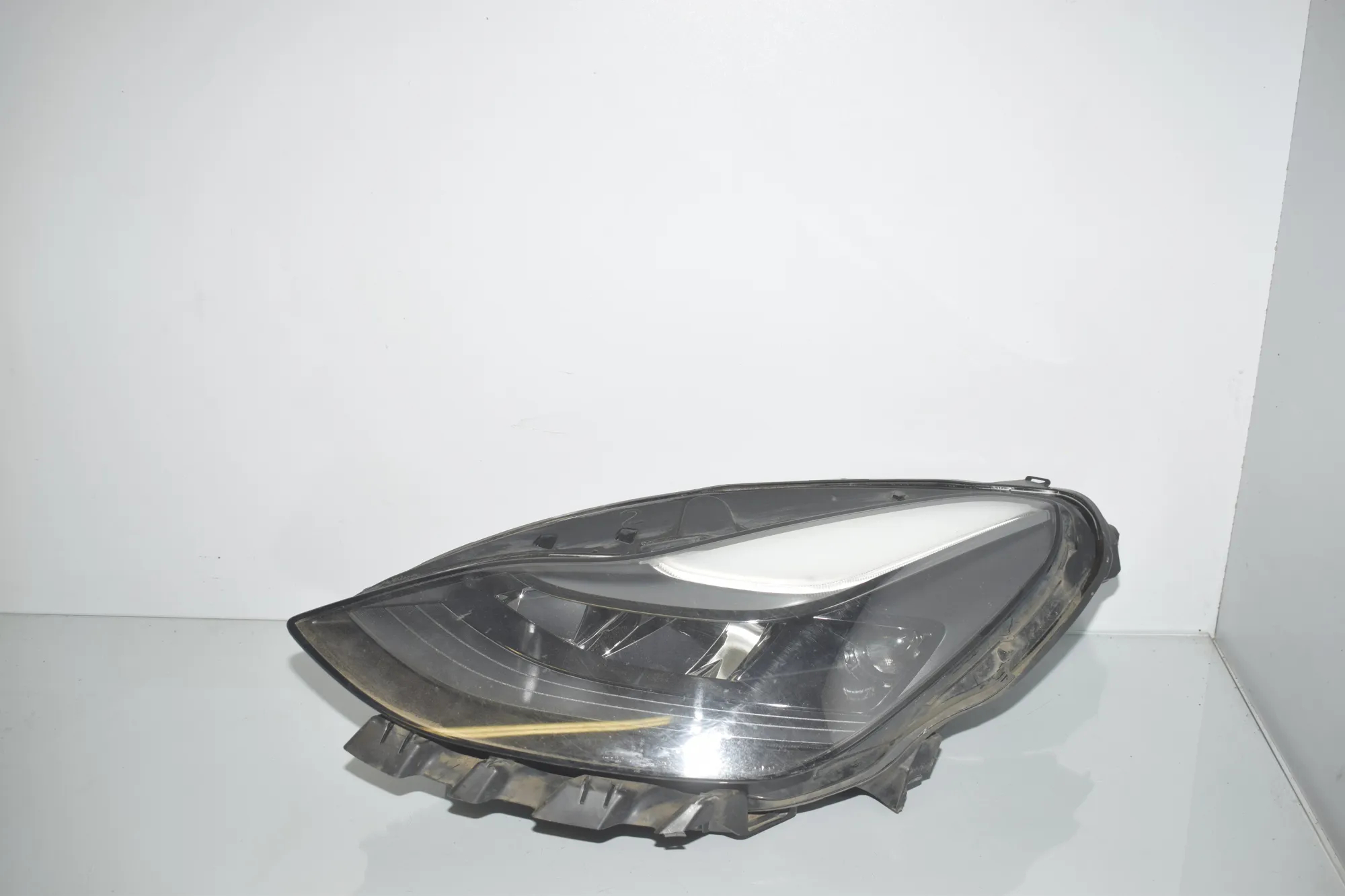 Front Left Headlight – OEM 1514952-00-C · TESLA MODEL 3 (2018 - -) EV 2021