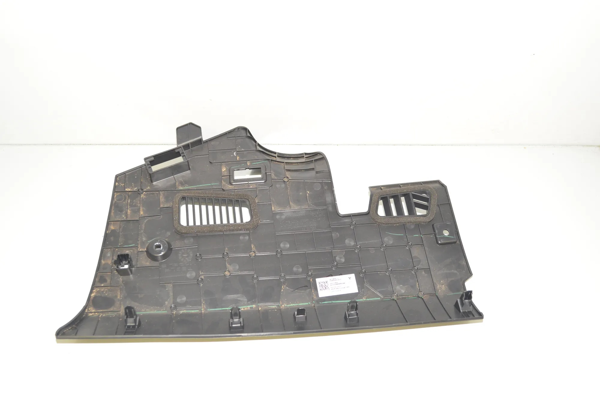 Dashboard Lower Trim – OEM 1540045-00-C · TESLA MODEL 3 (2018 - -) EV 2021 – 4