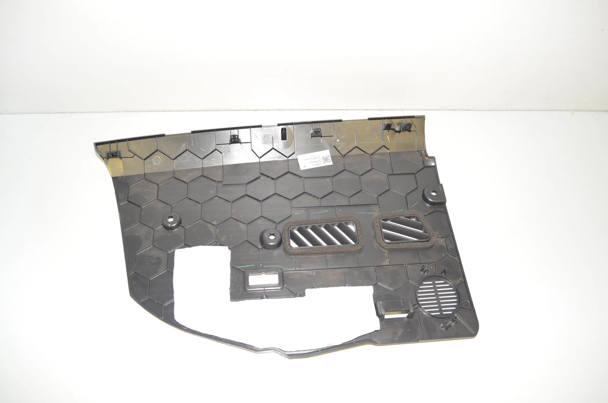 Dashboard Lower Trim – OEM 1540048-00-C · TESLA MODEL 3 (2018 - -) EV 2021 – 4