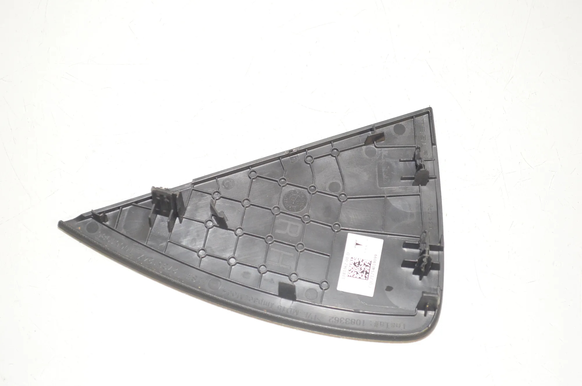 Dashboard Side Trim – OEM 1083362-00-D · TESLA MODEL 3 (2018 - -) EV 2021 – 3