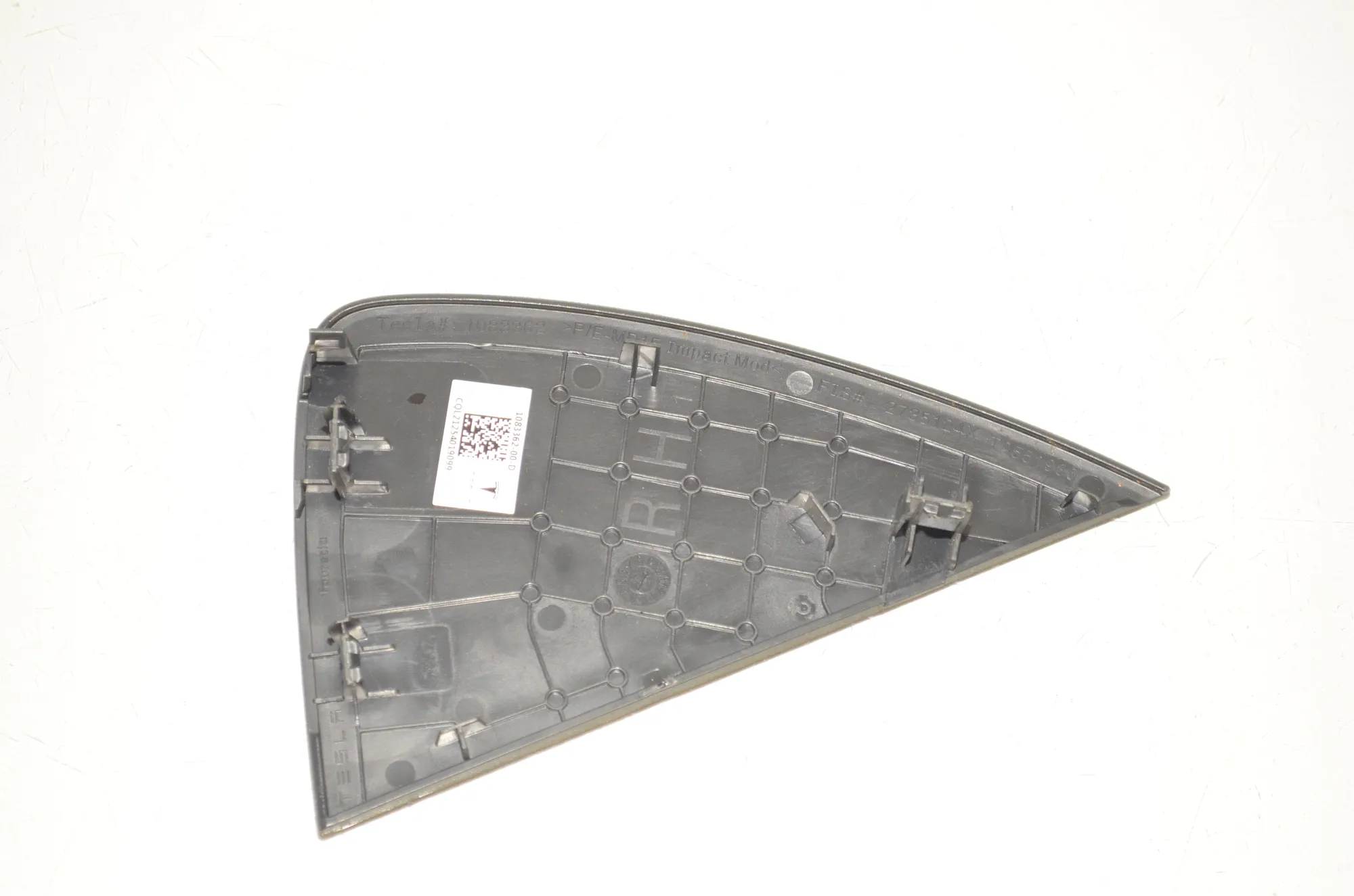 Dashboard Side Trim – OEM 1083362-00-D · TESLA MODEL 3 (2018 - -) EV 2021 – 4