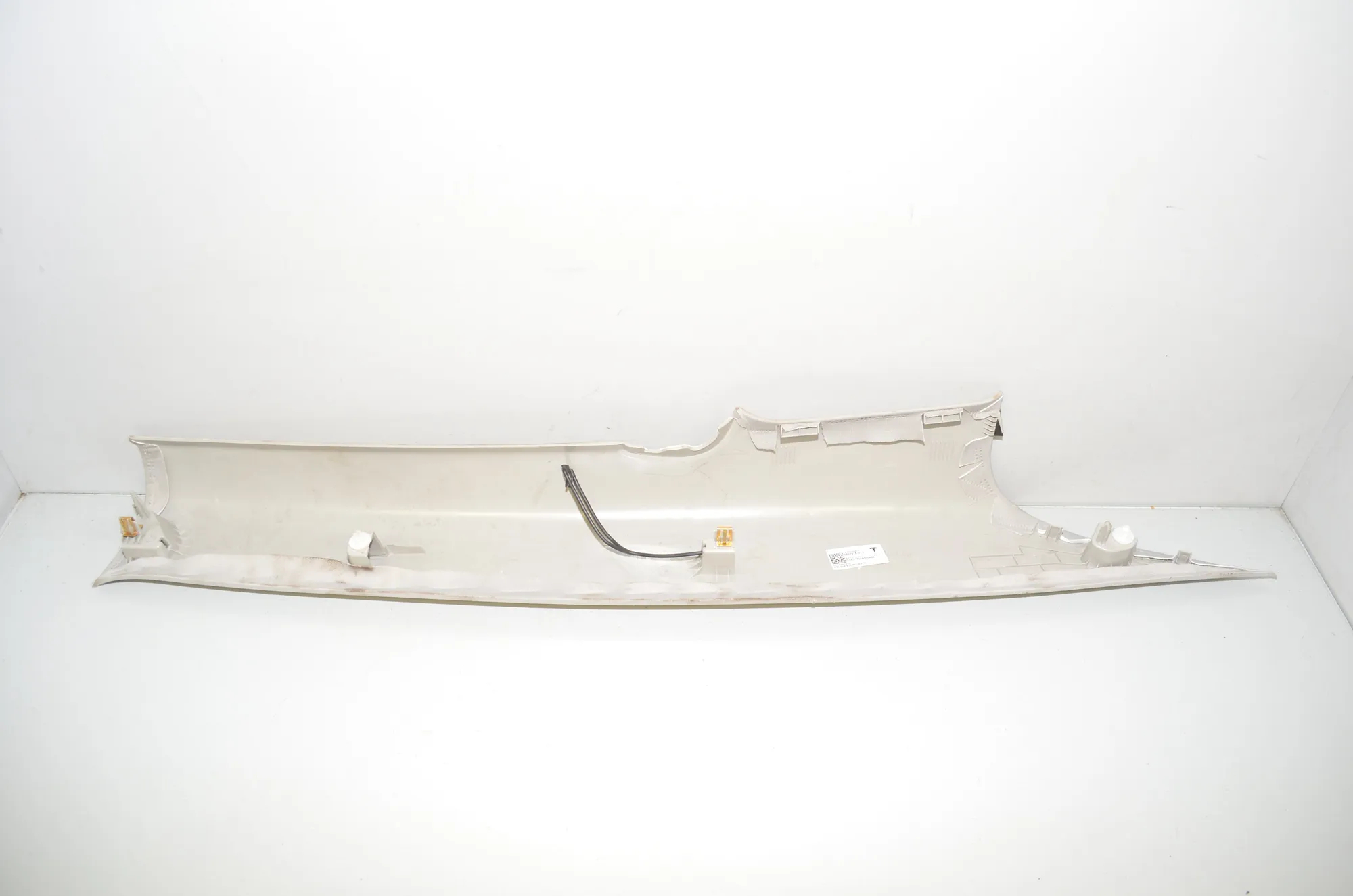 Right Side Pillar Trim – OEM 1527916-01-F · TESLA MODEL 3 (2018 - -) EV 2021 – 4