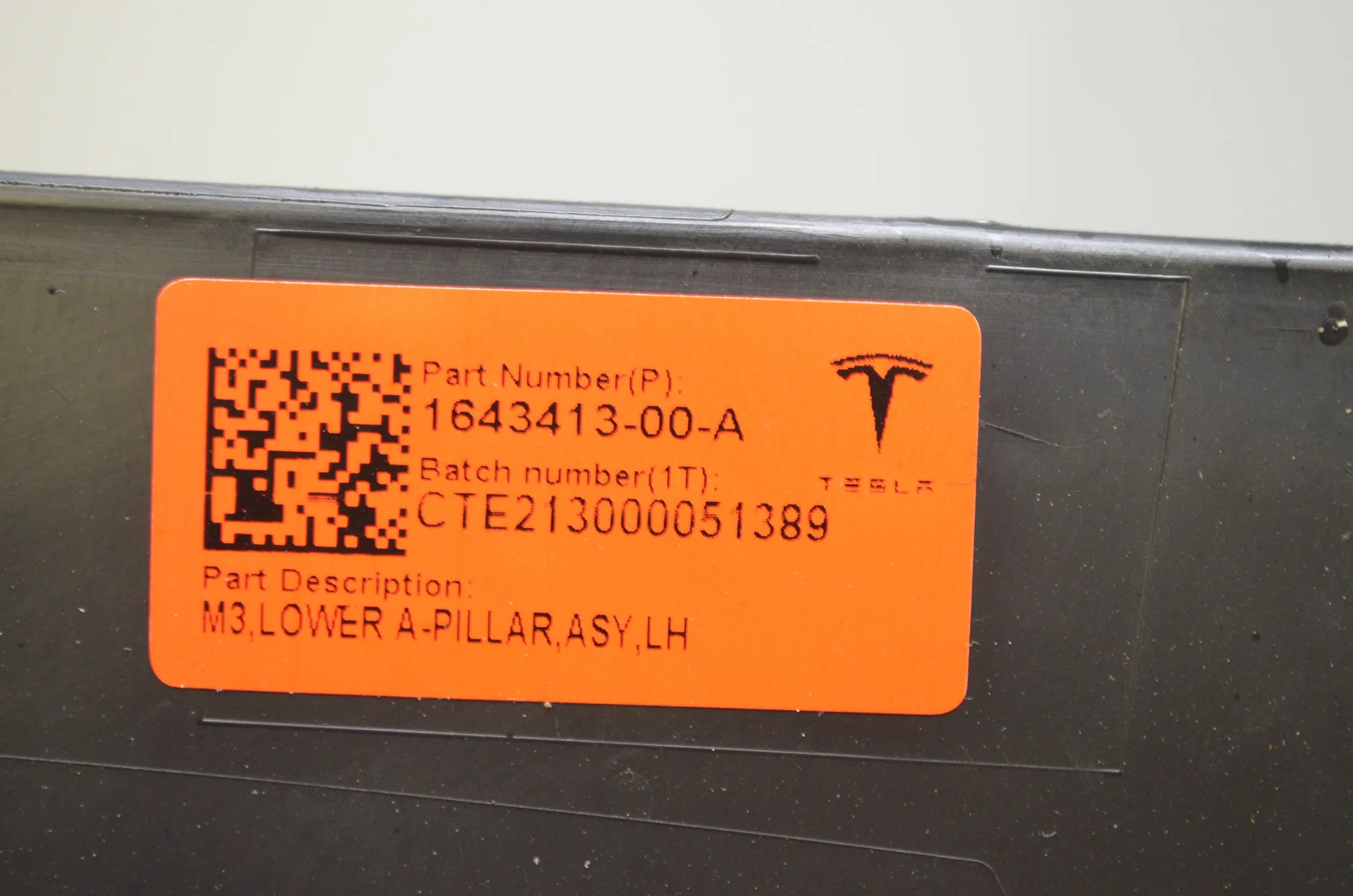 Front Left Sill Trim – OEM 1643413-00-A · TESLA MODEL 3 (2018 - -) EV 2021 – 5