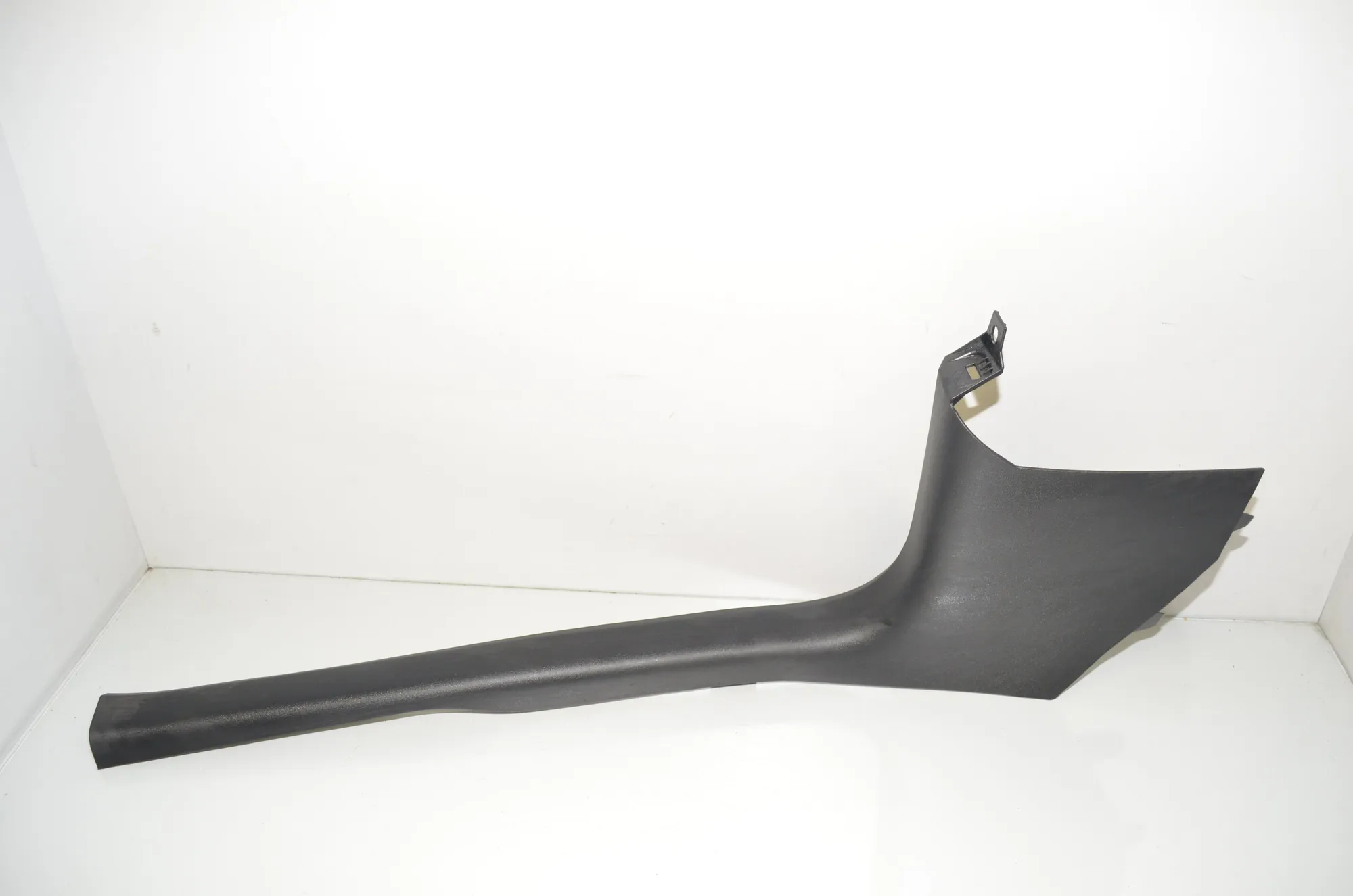 Front Left Sill Trim – OEM 1643413-00-A · TESLA MODEL 3 (2018 - -) EV 2021