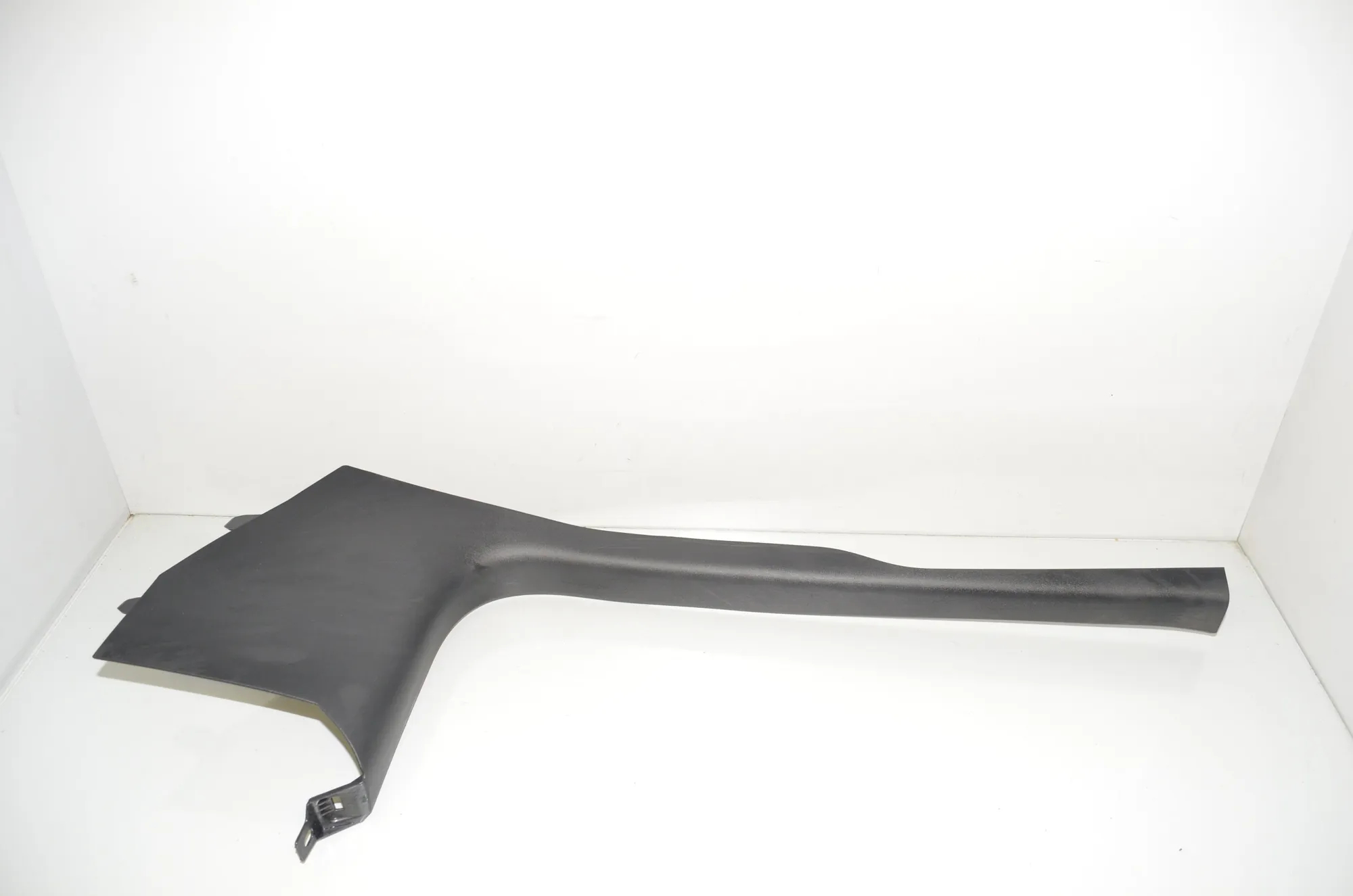 Front Left Sill Trim – OEM 1643413-00-A · TESLA MODEL 3 (2018 - -) EV 2021 – 2